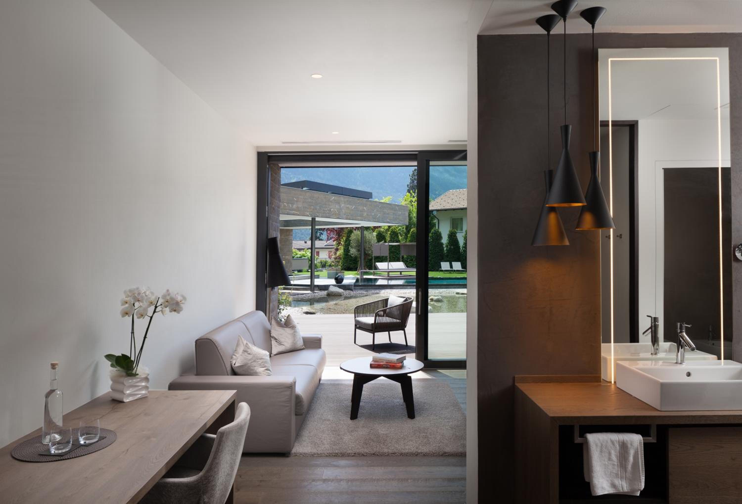 Deluxe King Suite photo 2
