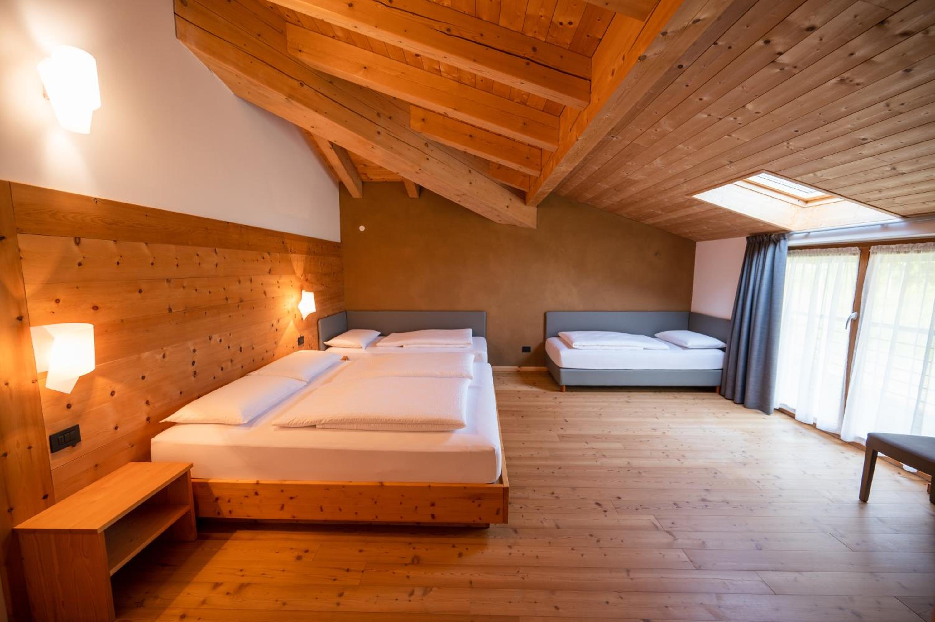 Quadruple Room with Balcony photo 2