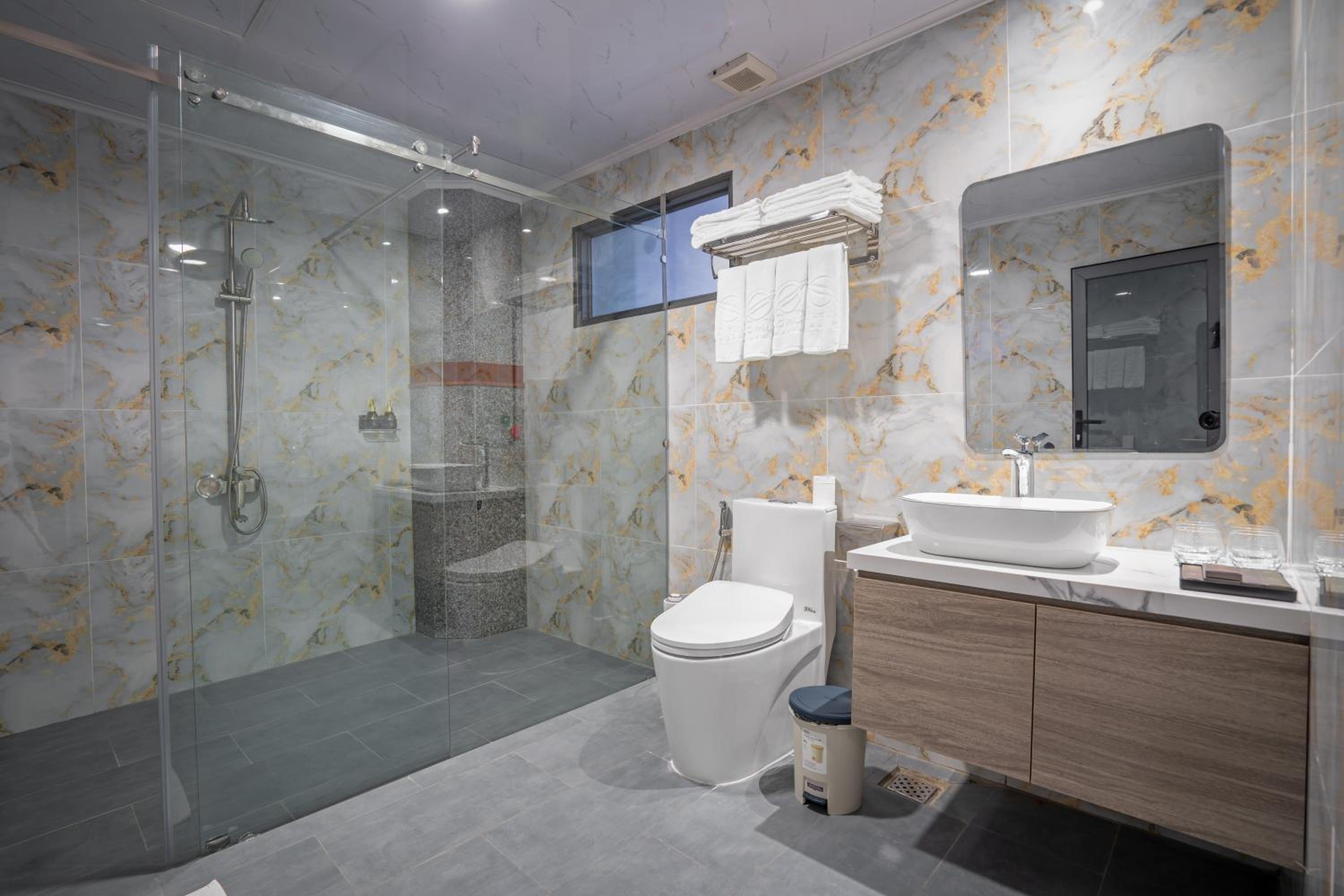 Double Room - Photo 7