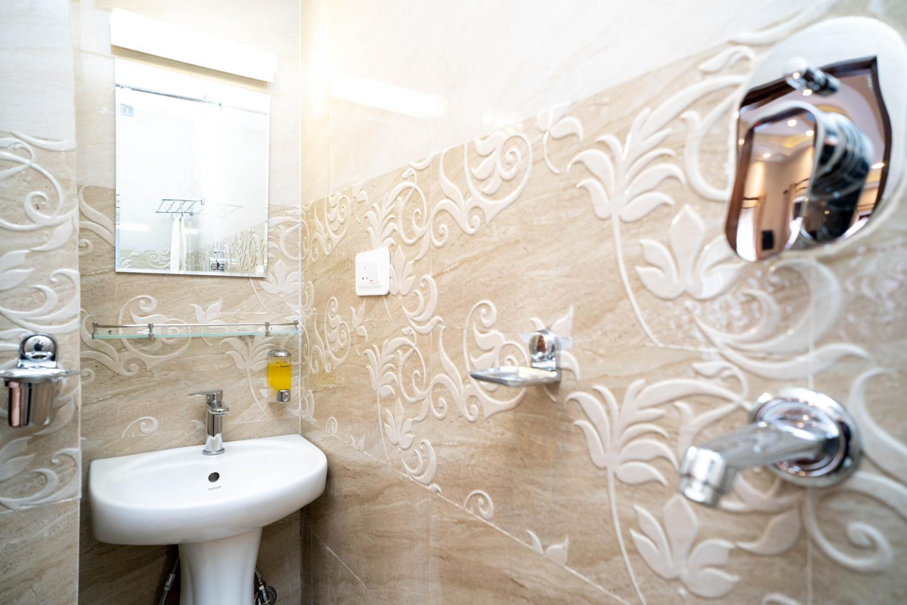 Deluxe Double or Twin Room photo 2