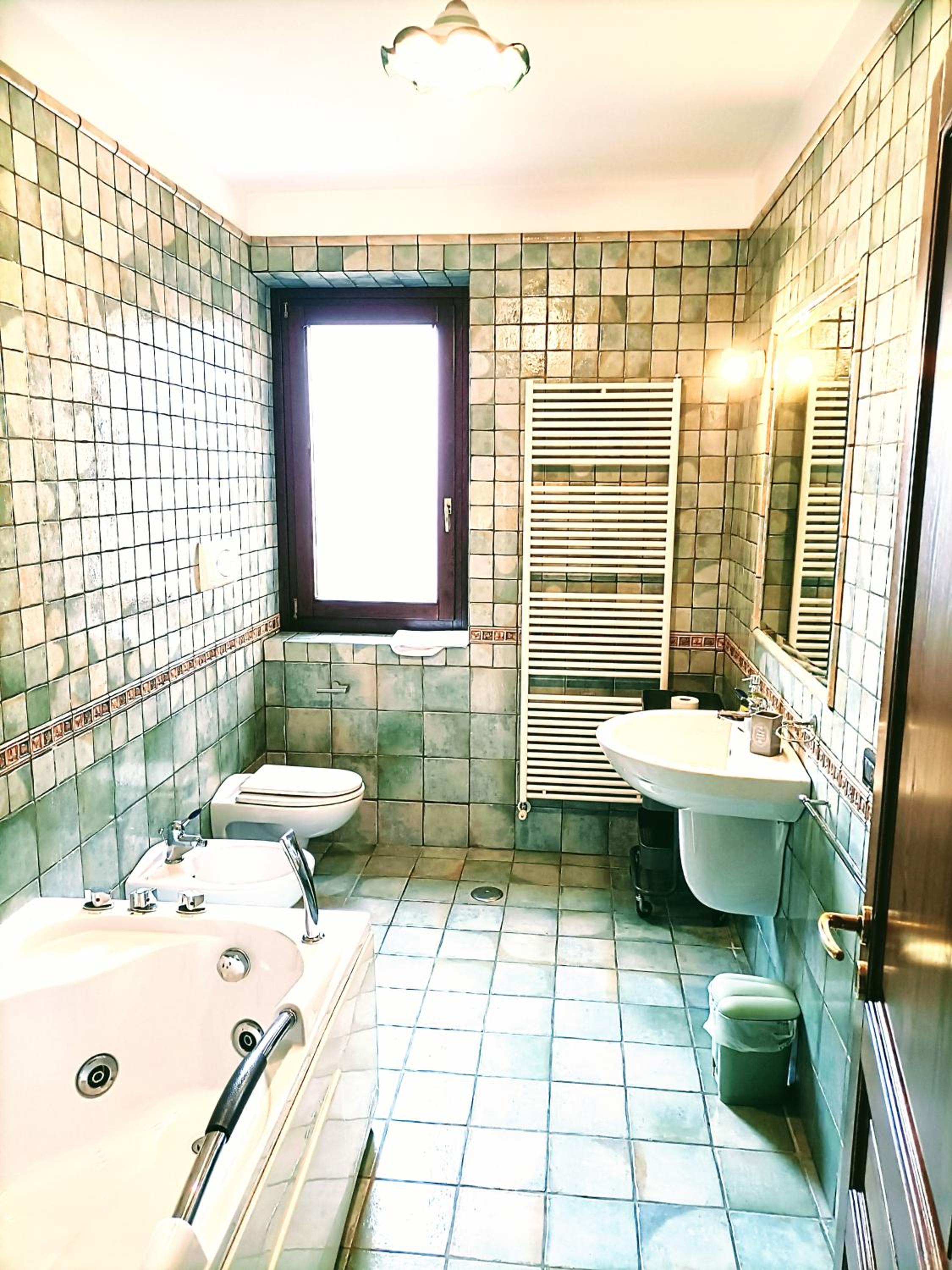 Double Room with Spa Bath - Photo 10