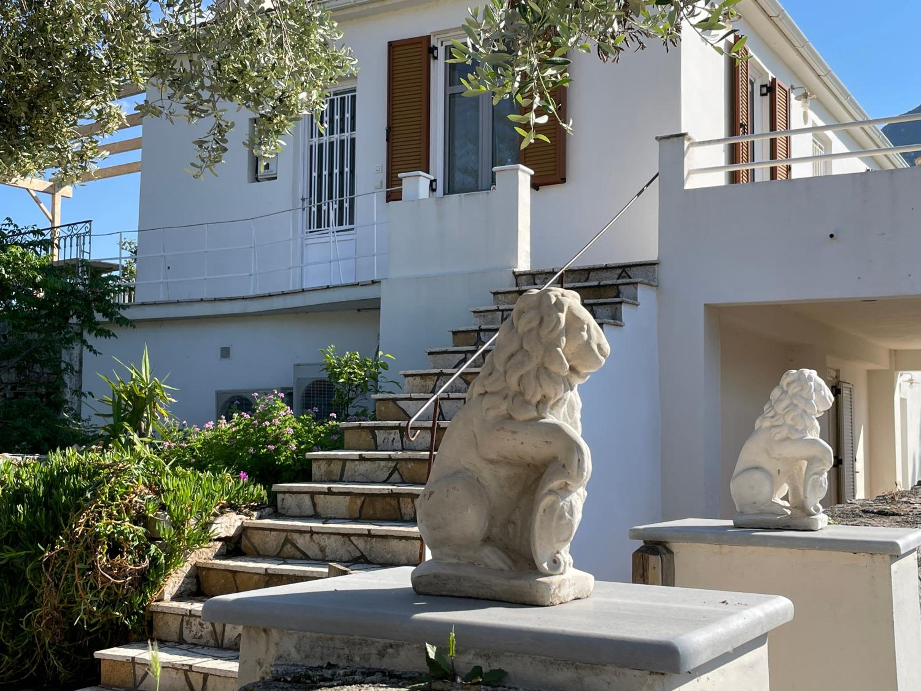 Villa photo 3