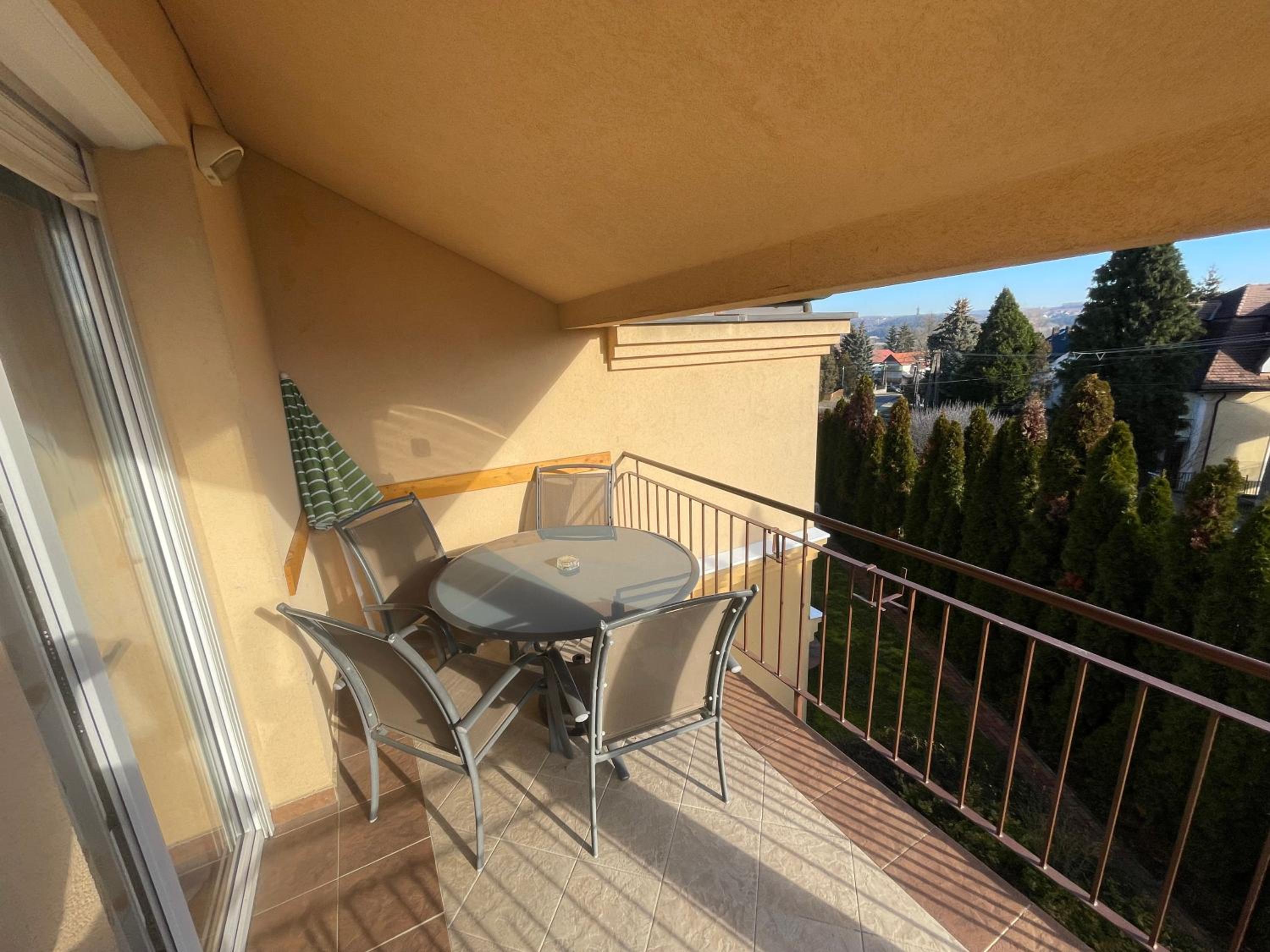 Apartment with Balcony photo 3