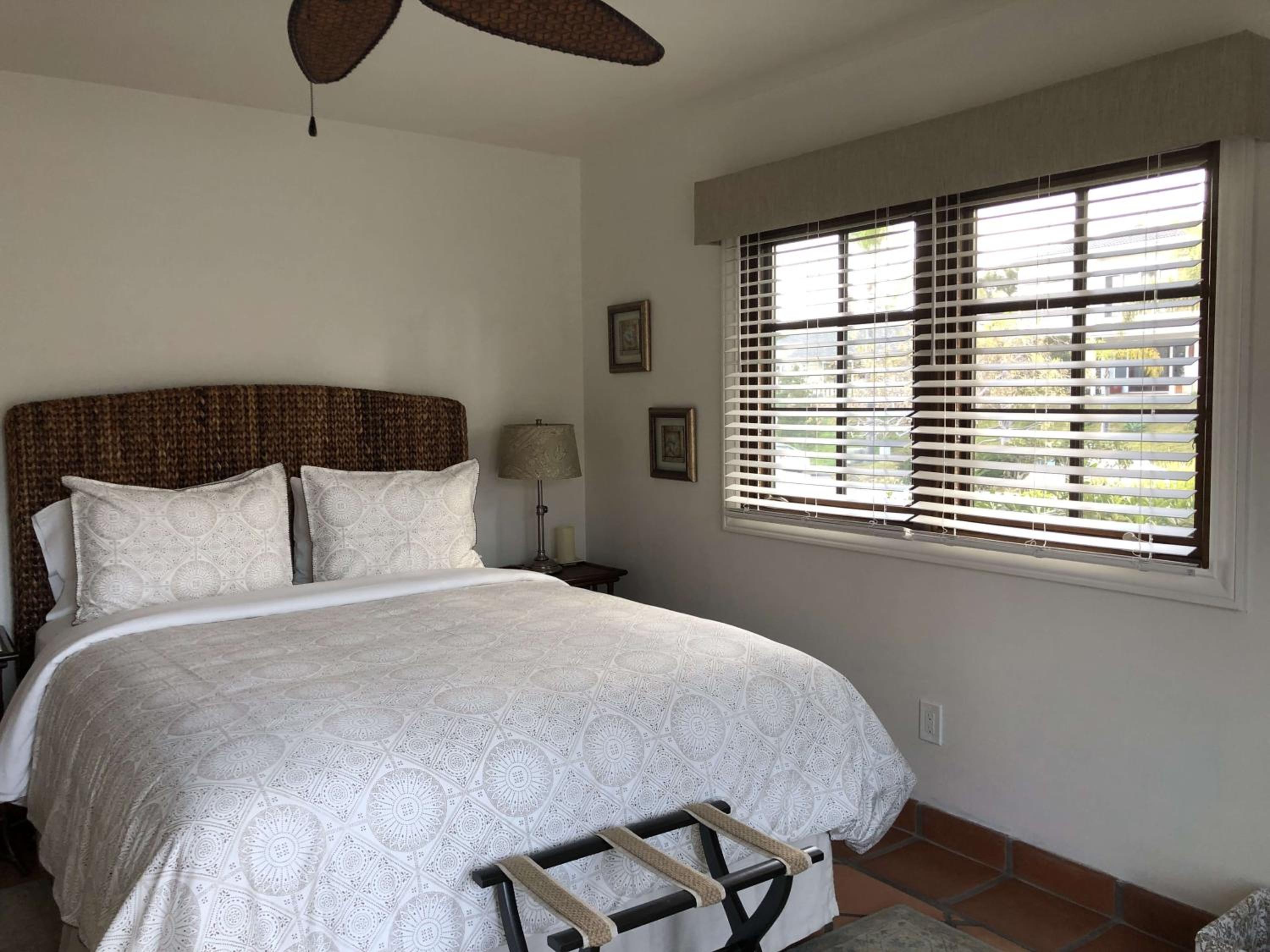 Double Room with Shared Bathroom photo 2