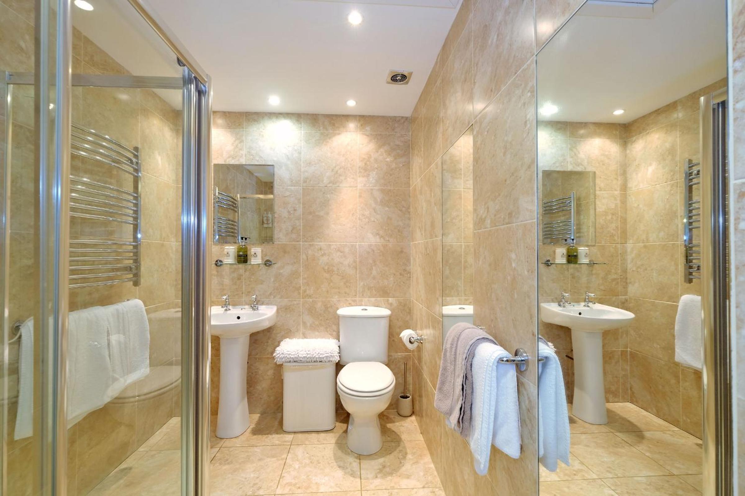 Deluxe Double Room (2 Adults + 1 Child) photo 2