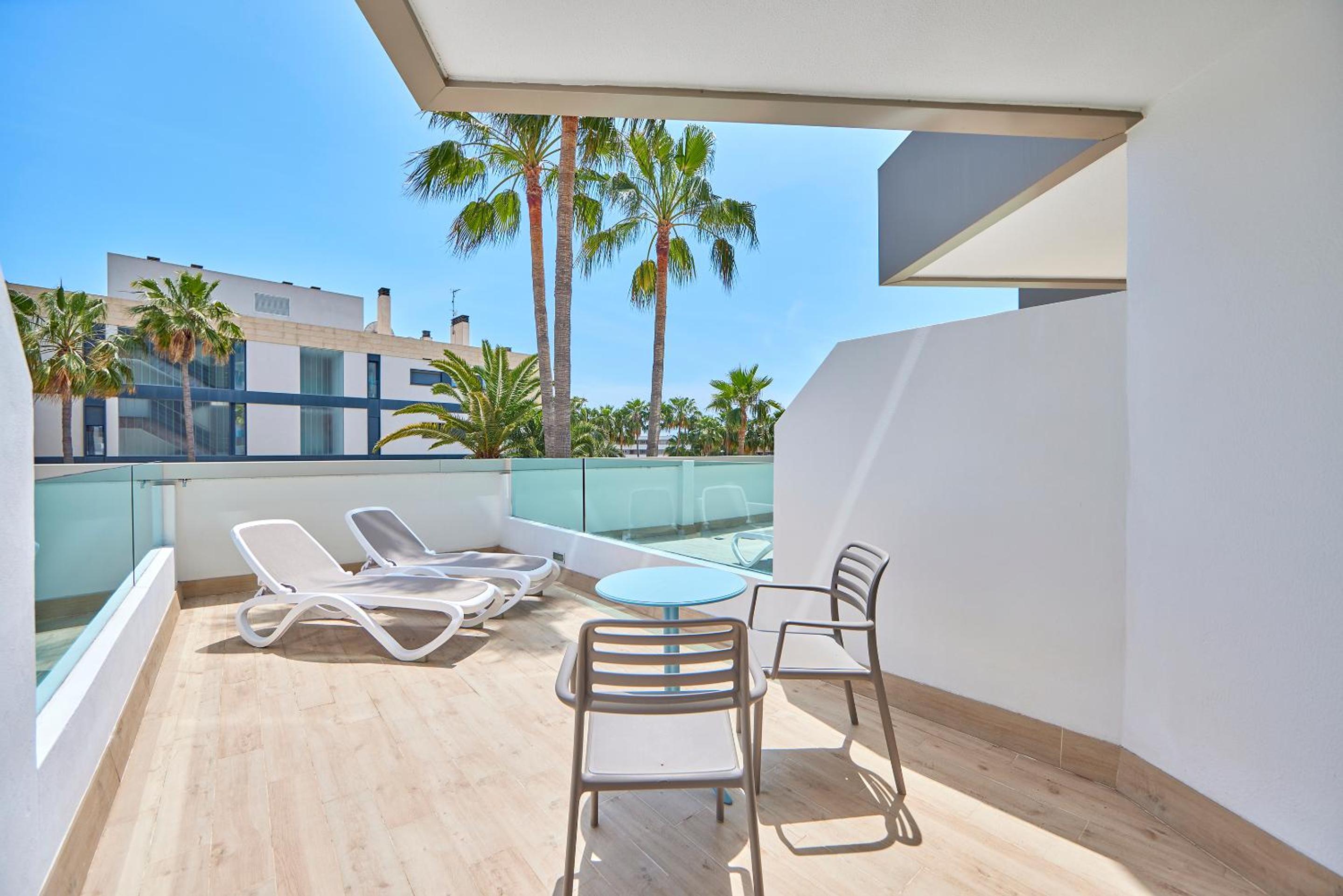 Double Room with Large Terrace