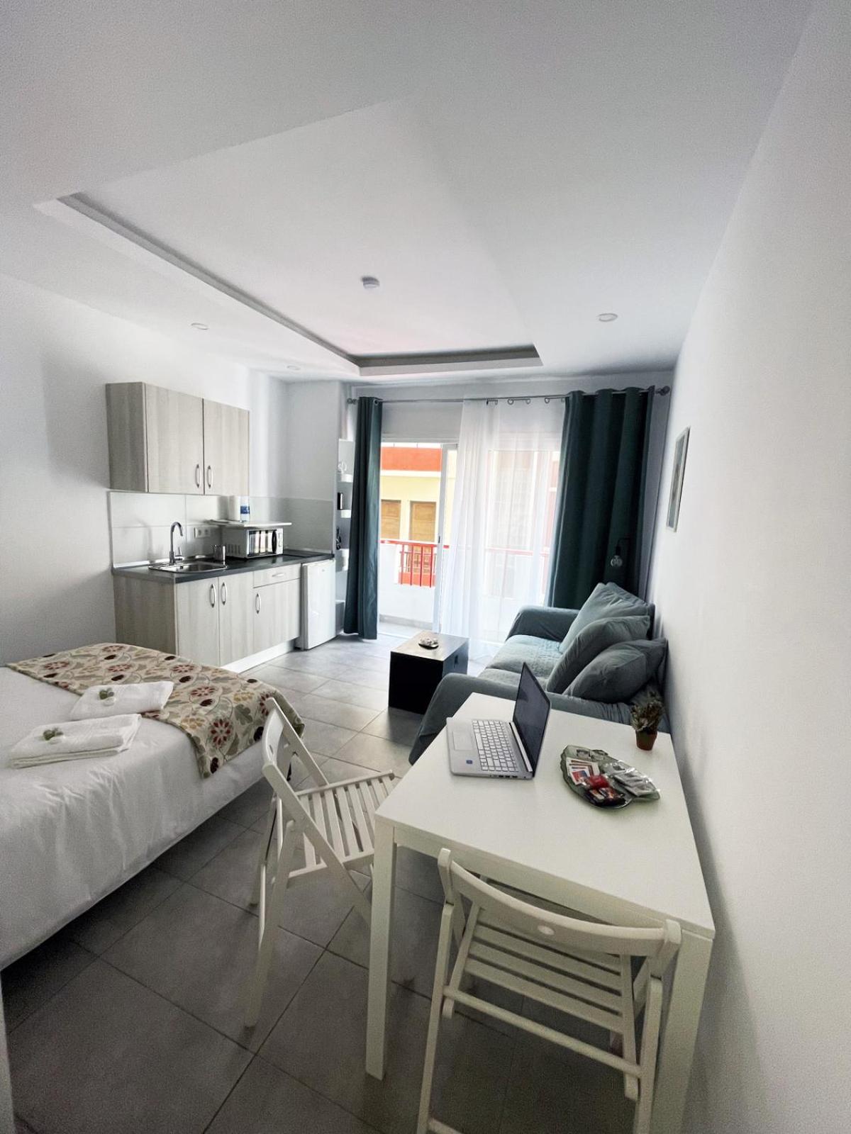 Estudio con sofá cama