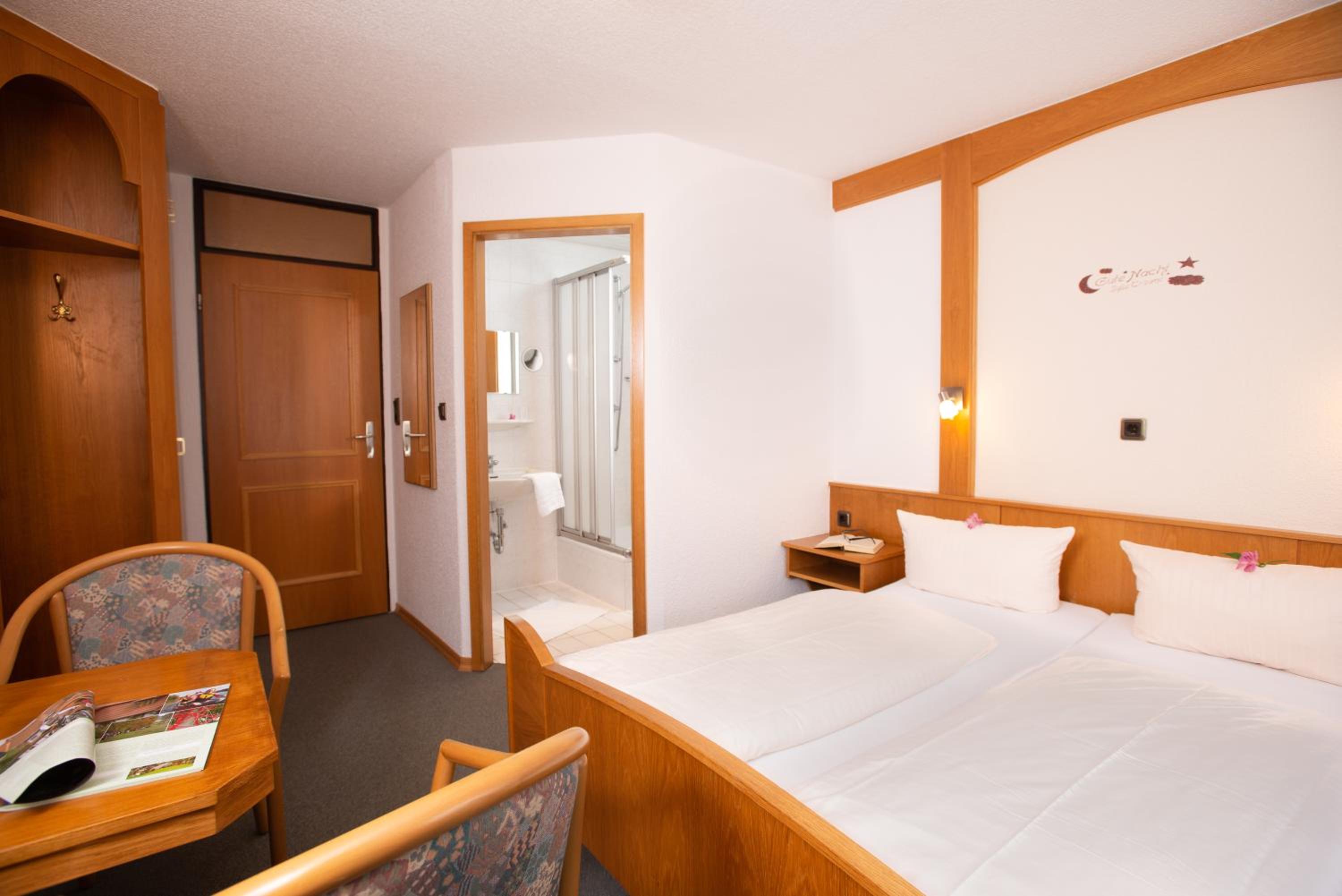 Budget Double Room photo 3
