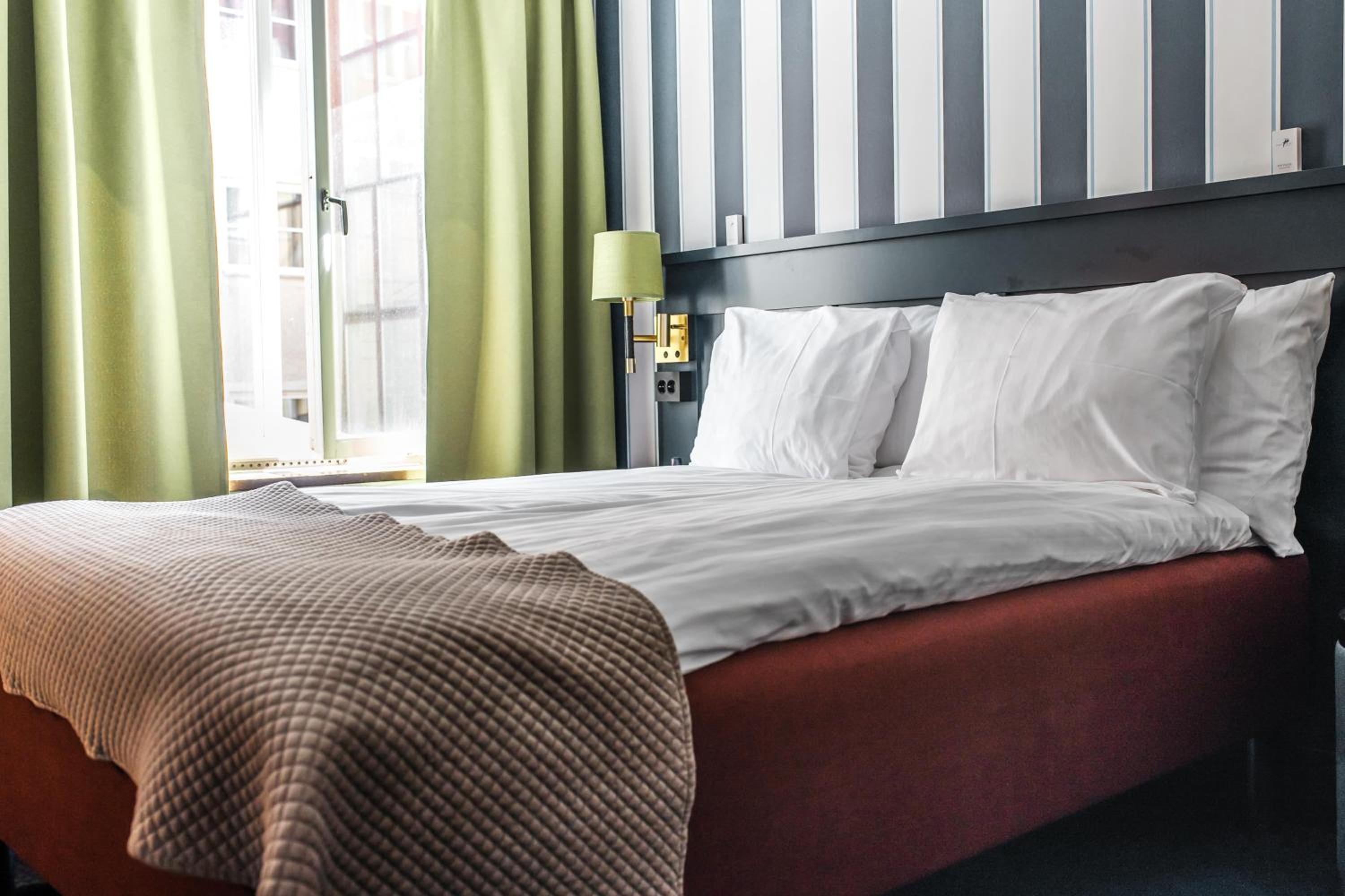 Standard Queen Room With Balcony photo 2