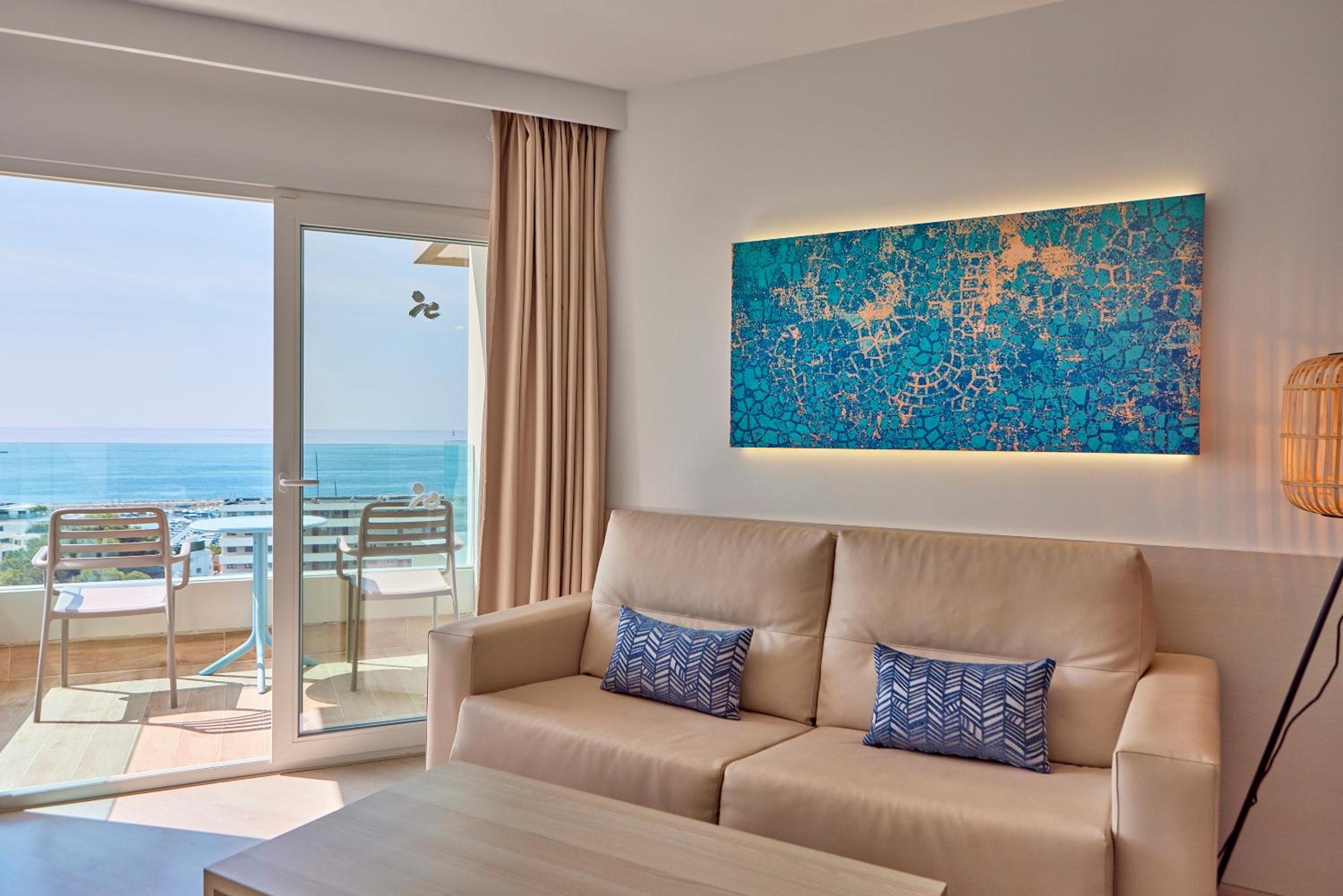 Junior Suite with Balcony and Sea View