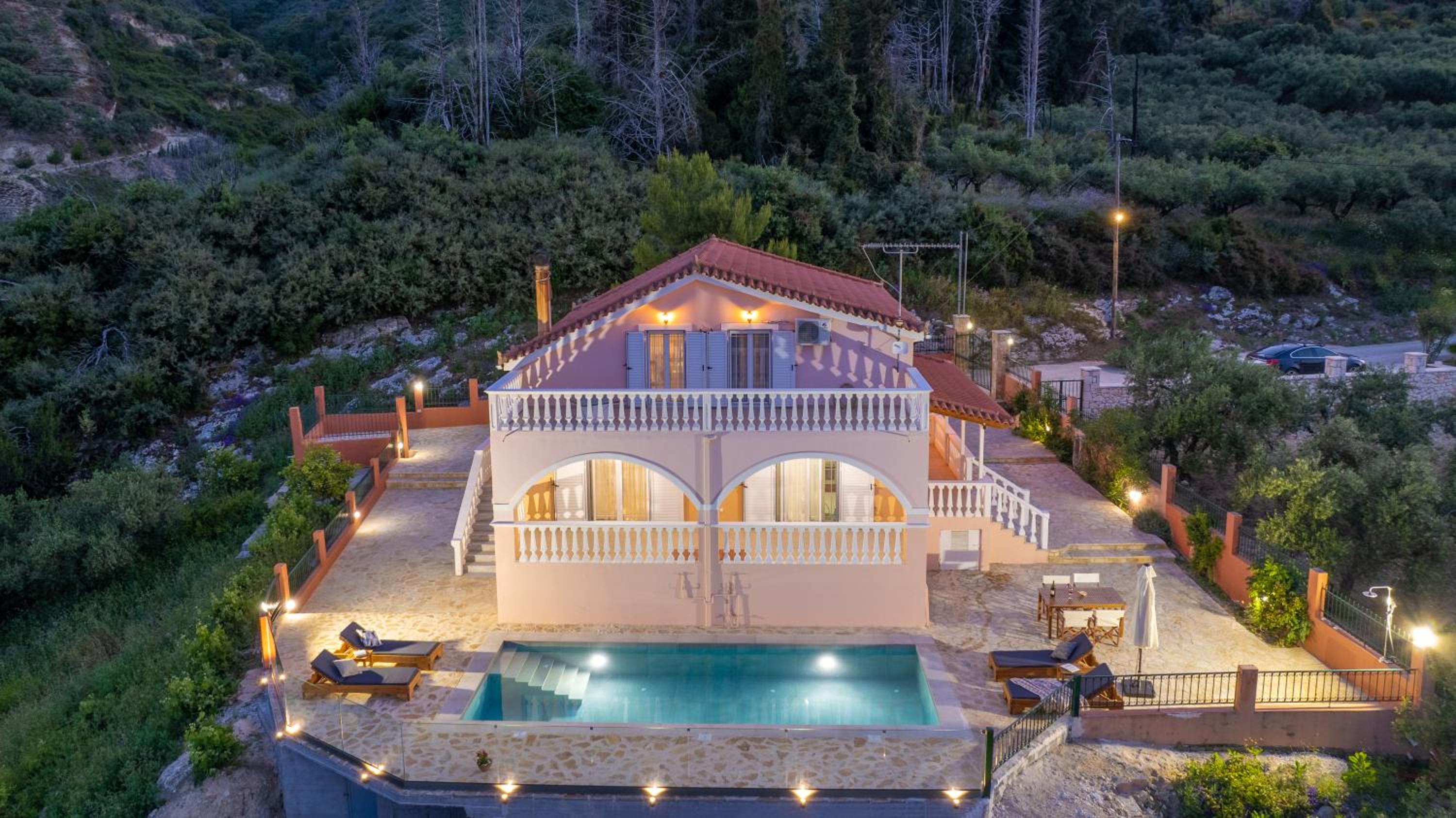 Three-Bedroom Villa photo 2