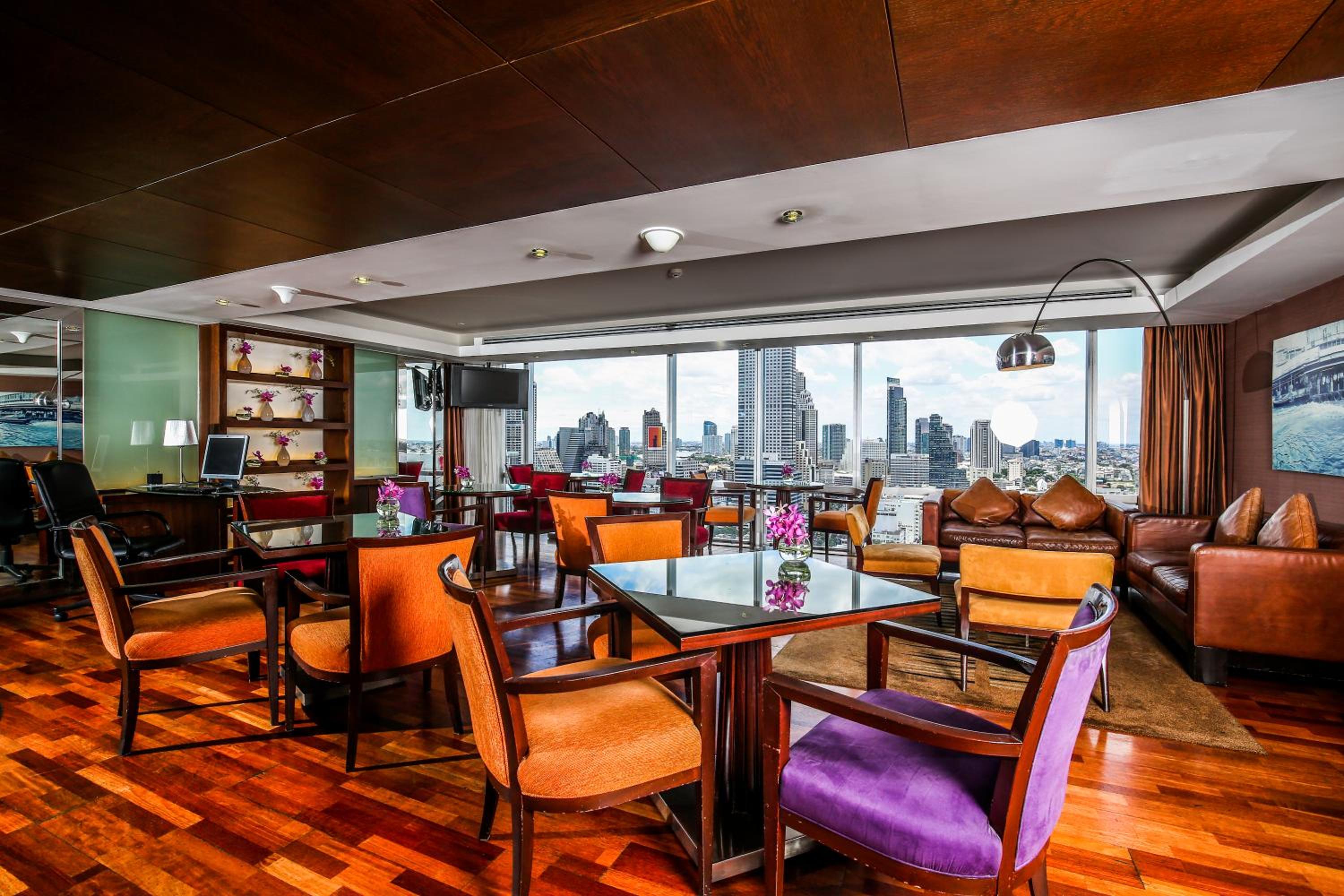 Club Twin Room with Lounge Access thumbnail 5