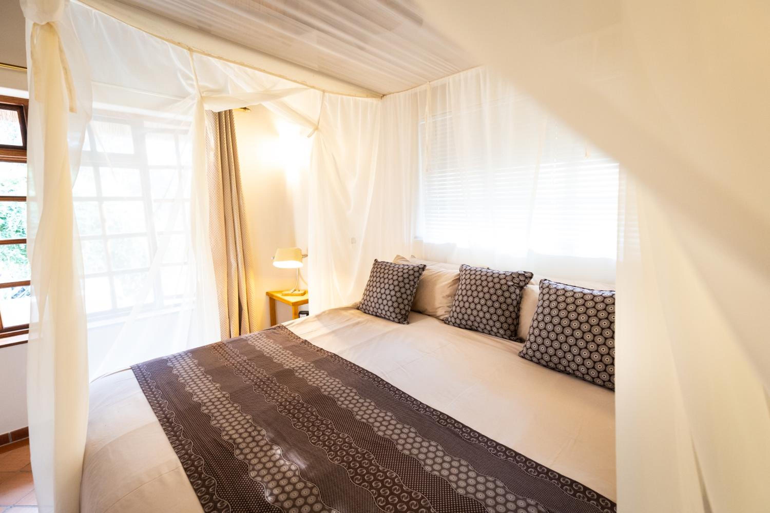 Two-Bedroom Villa - Photo 4
