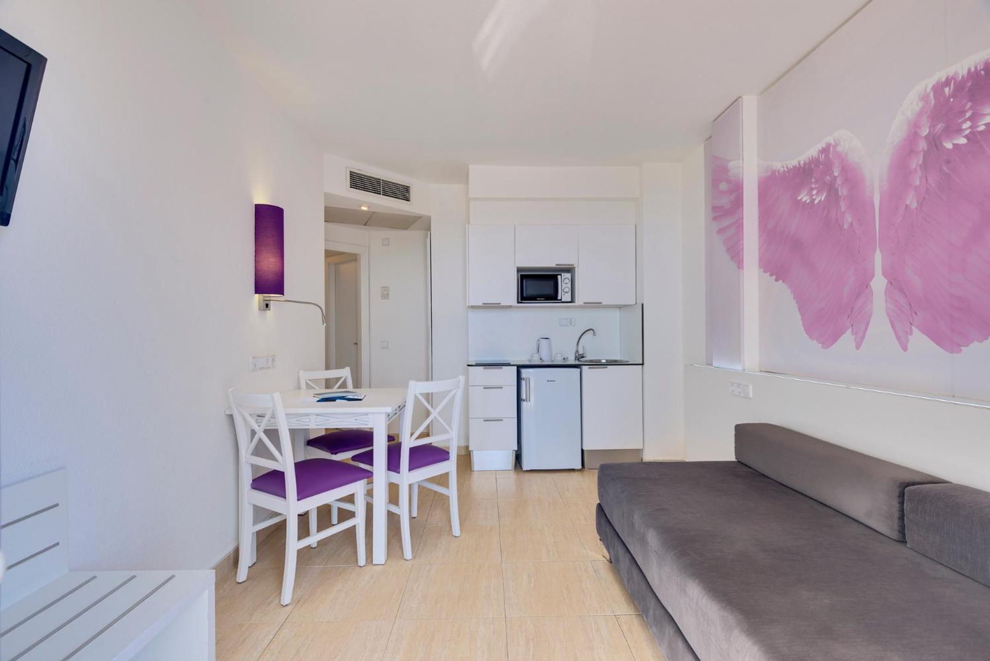 Deluxe One-Bedroom Apartment woth Front Sea View and Hot Tub photo 3