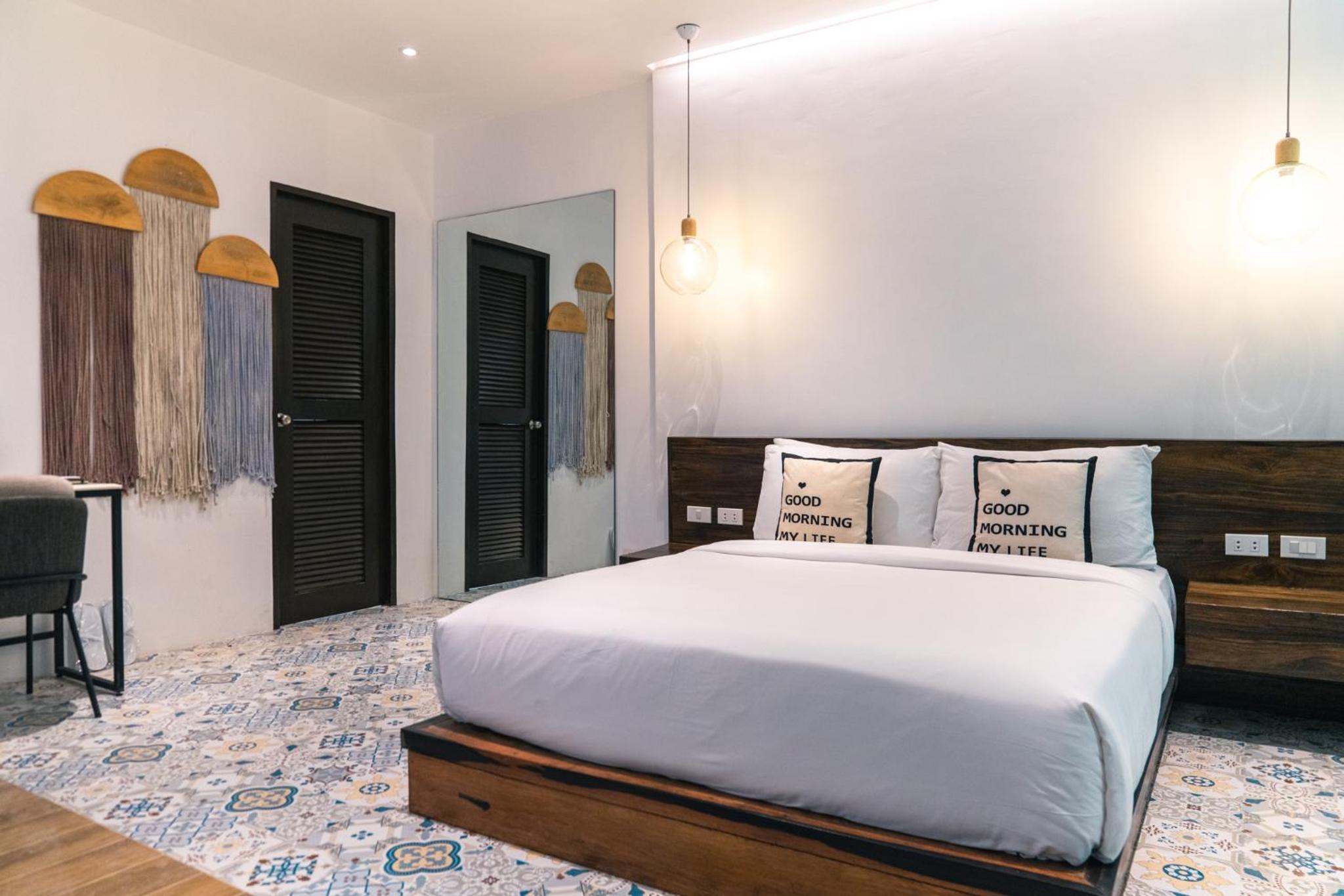 Deluxe Queen Room - Photo 5