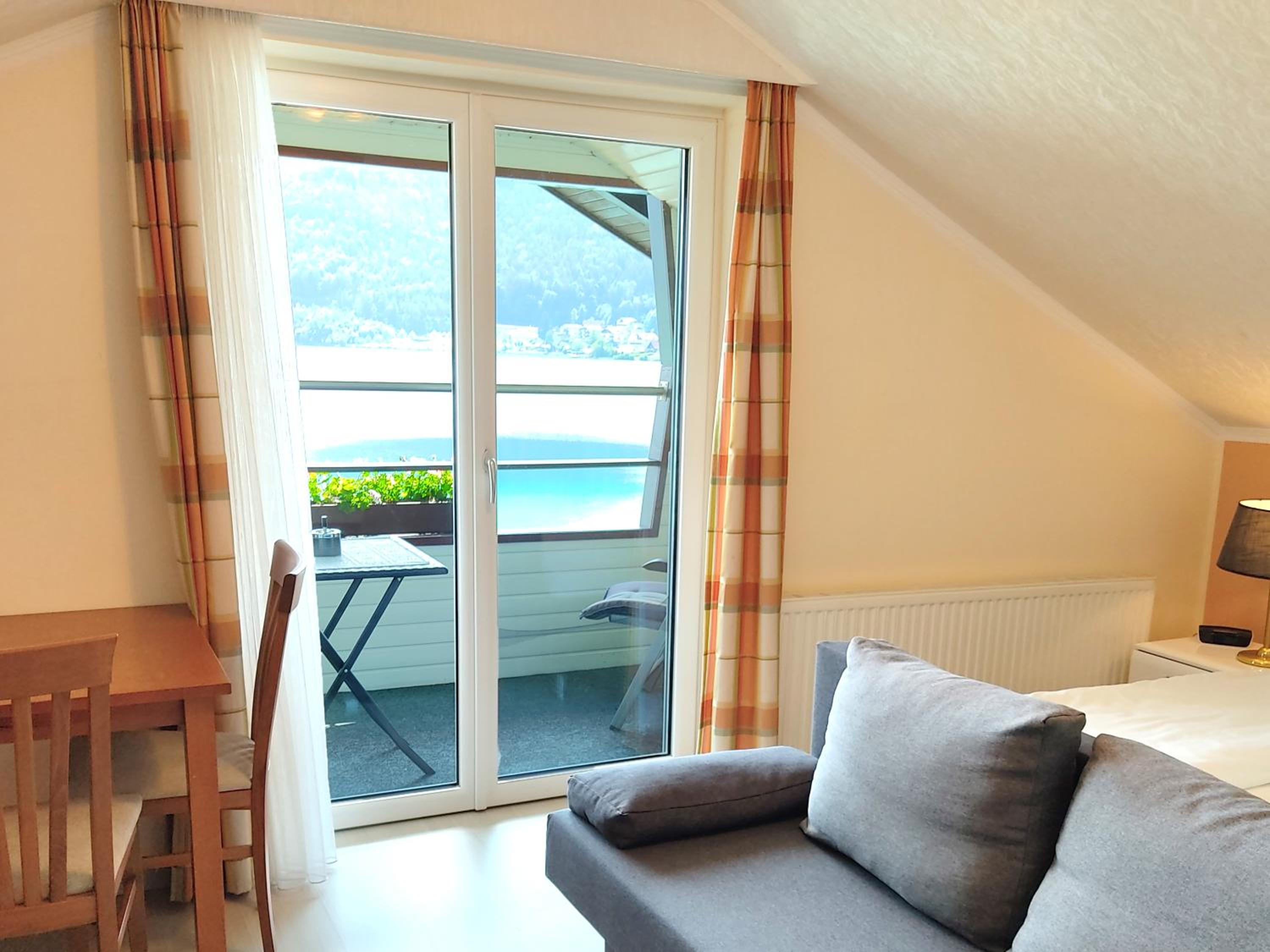 Classic Double Room with Balcony and Lake View