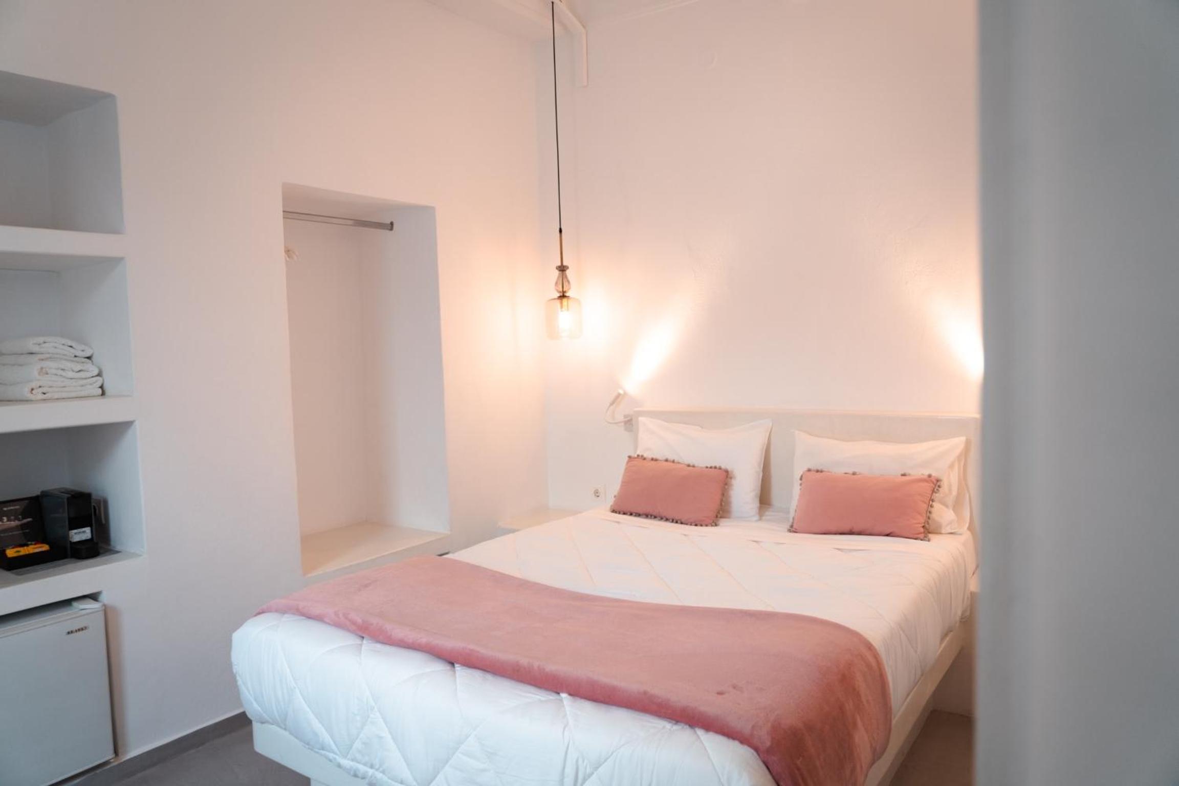 Standard Double or Twin Room - Photo 16