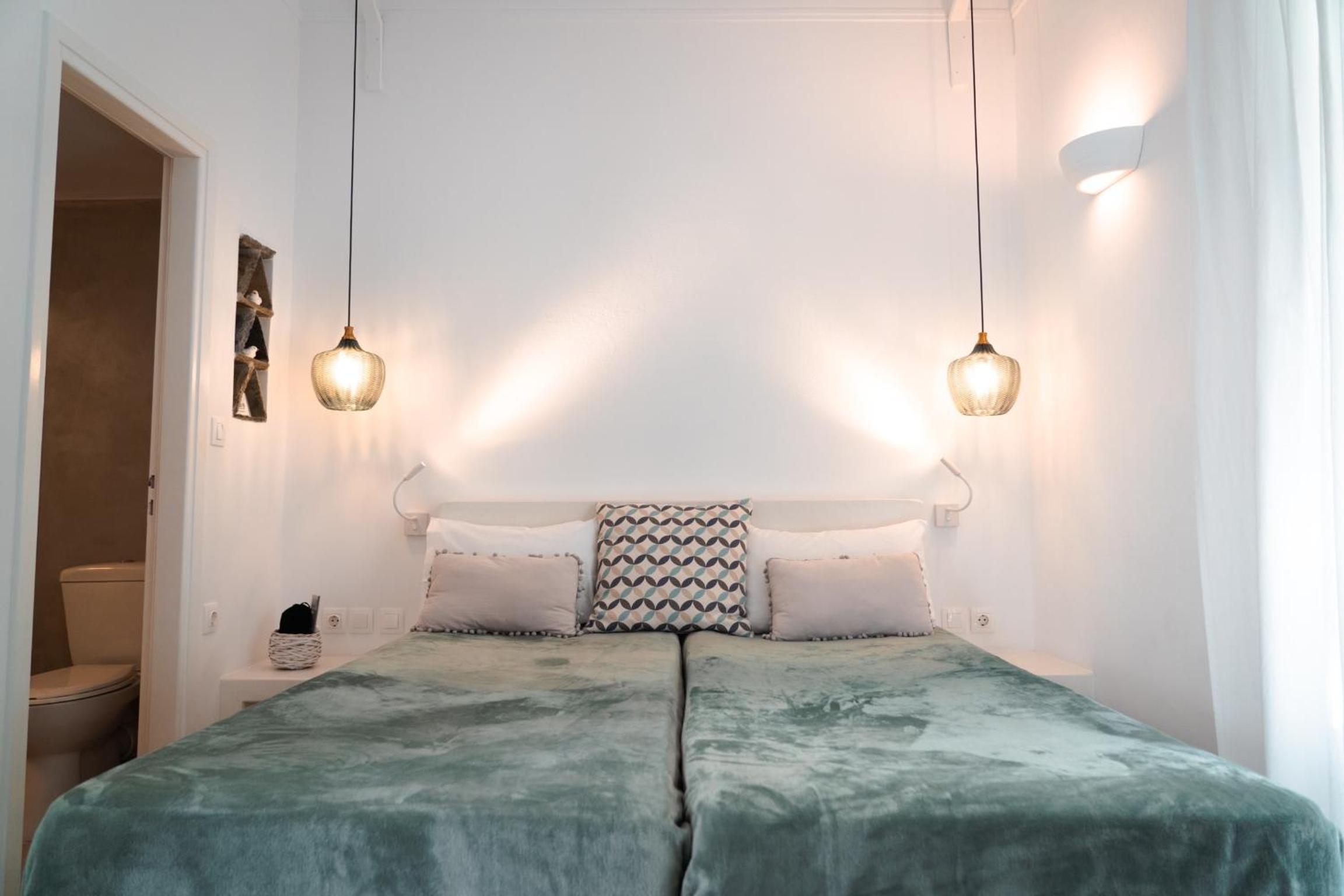 Standard Double or Twin Room - Photo 8