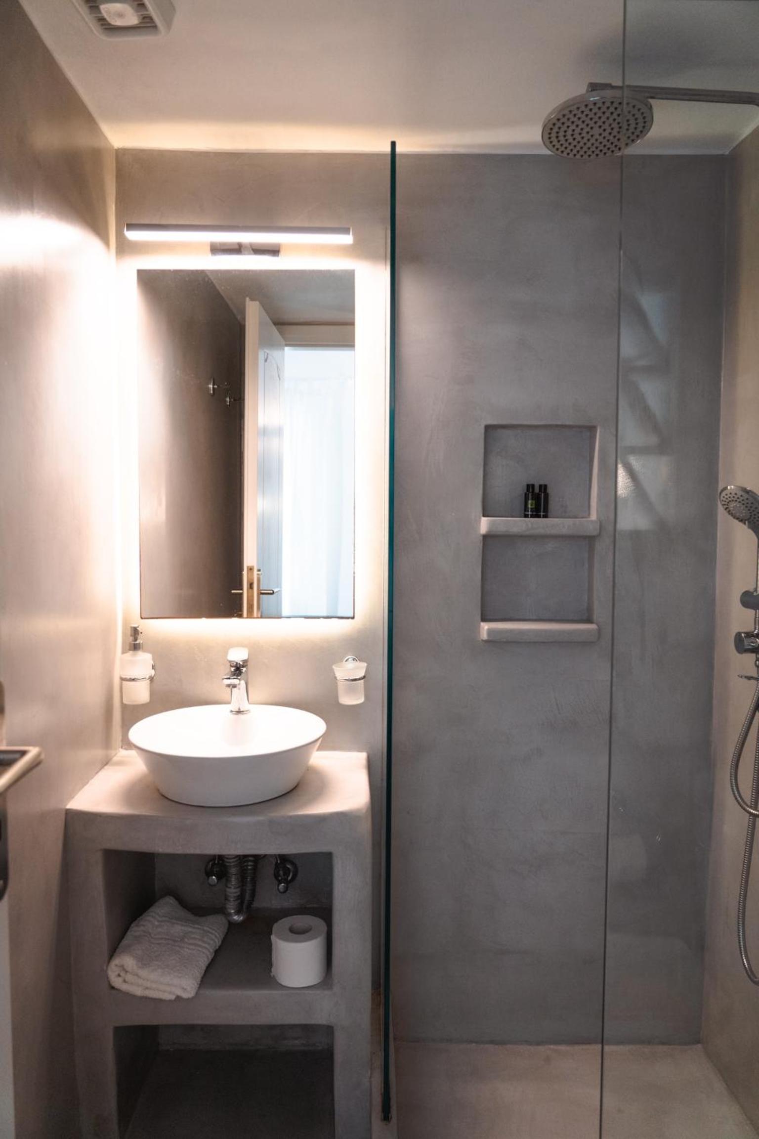 Standard Double or Twin Room - Photo 7