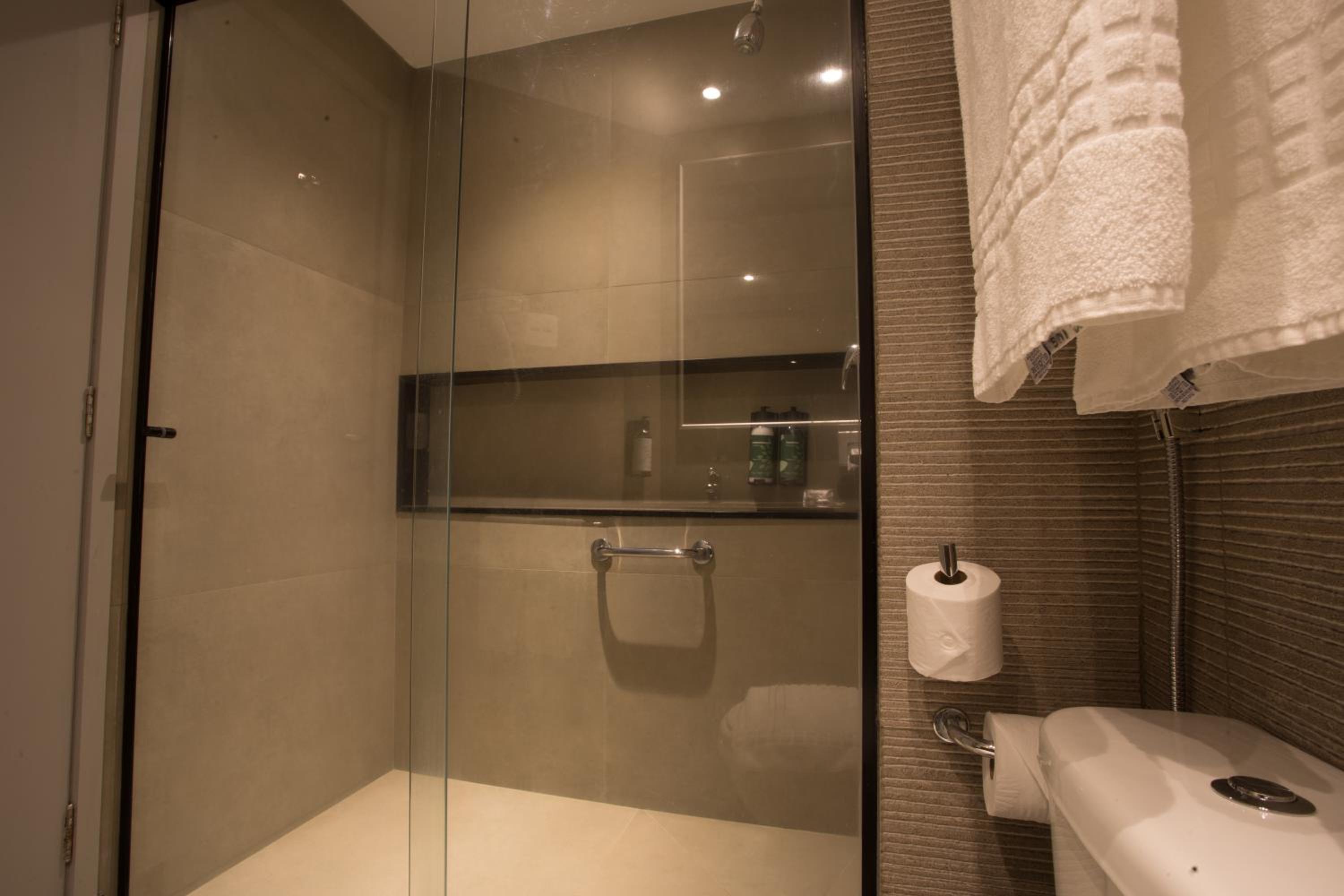 Queen Suite photo 3