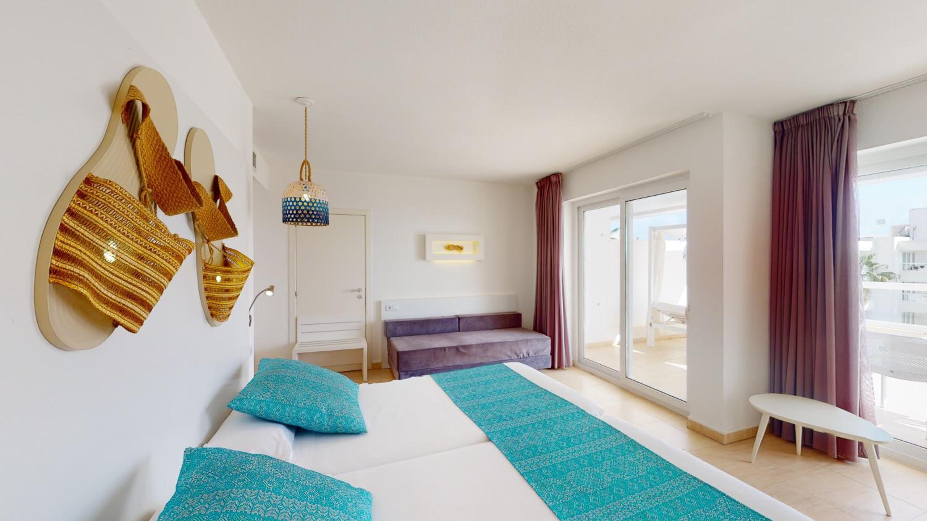 Deluxe Double Room with Front Sea View and Hot Tub