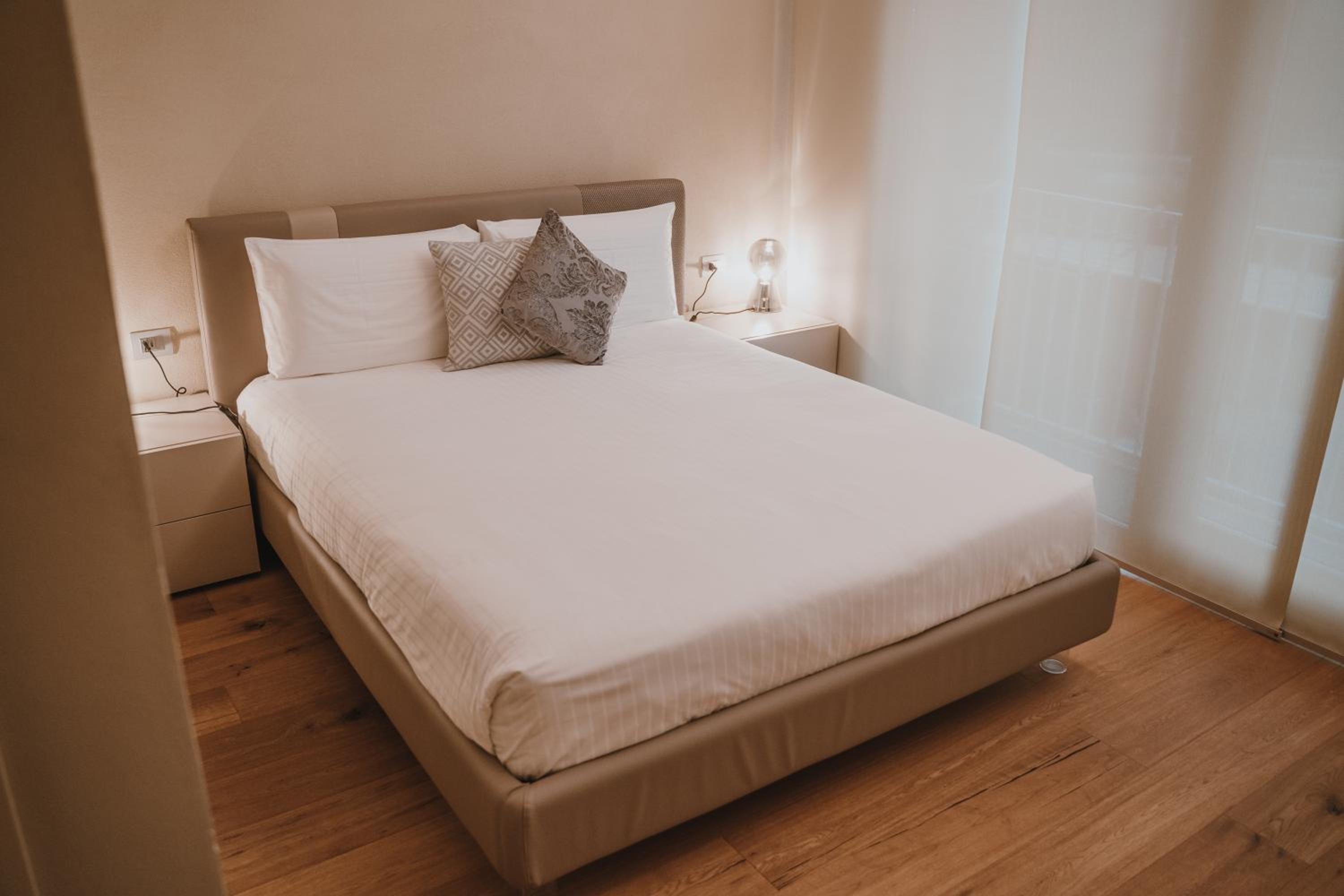 Deluxe Double Room with Balcony photo 2