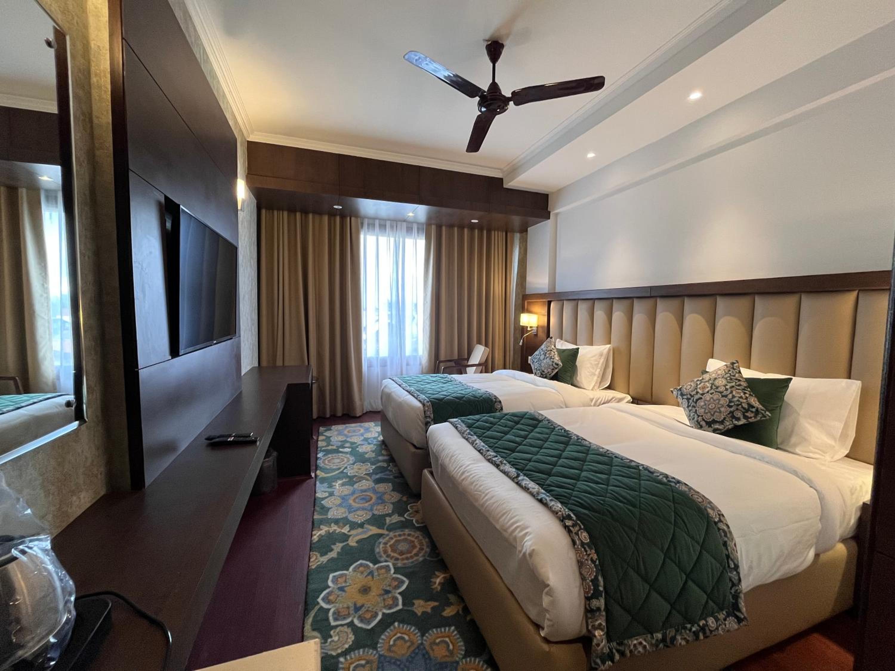 Deluxe Room - Photo 5