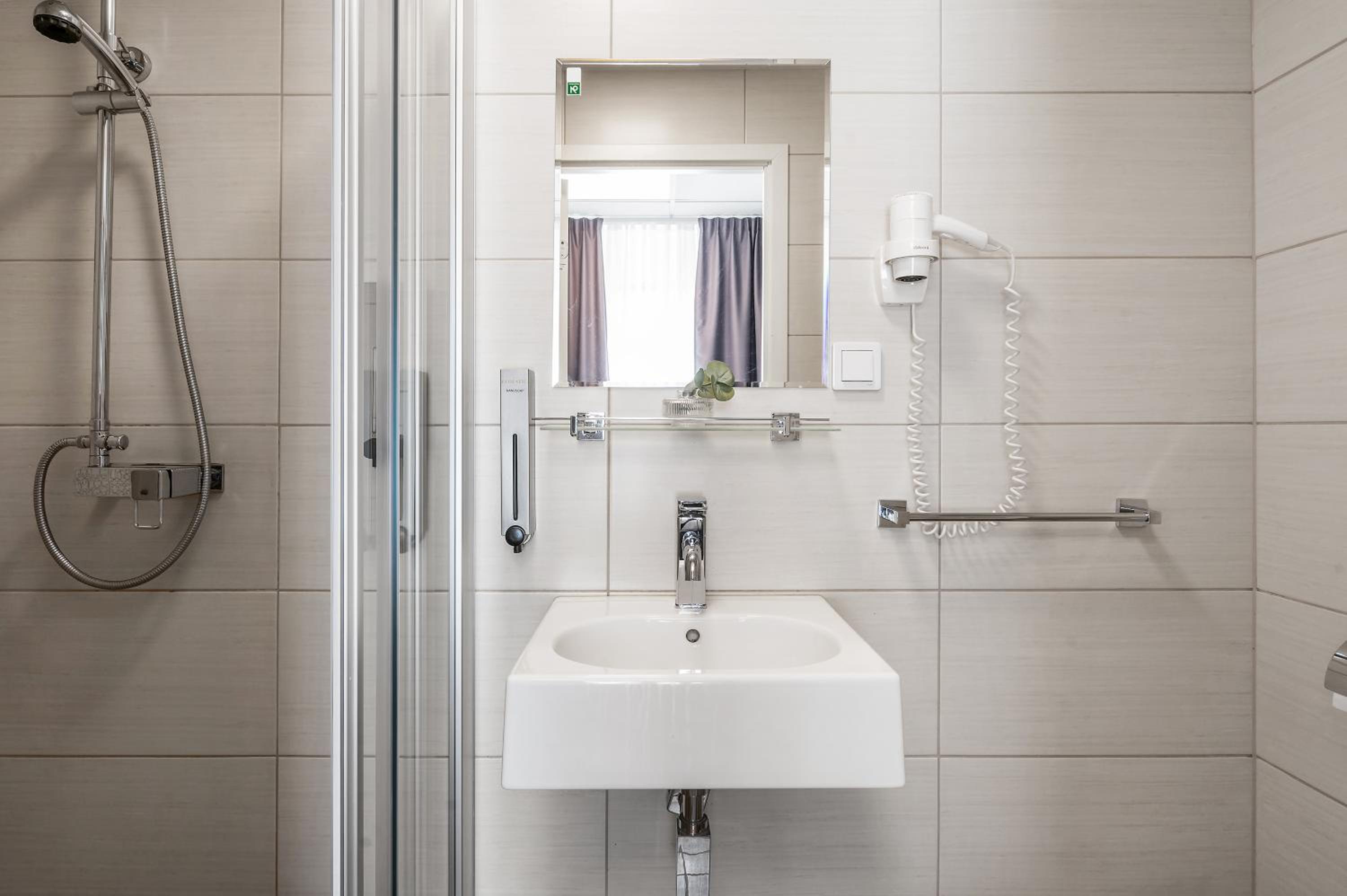 Standard Twin Room (Separate Beds)