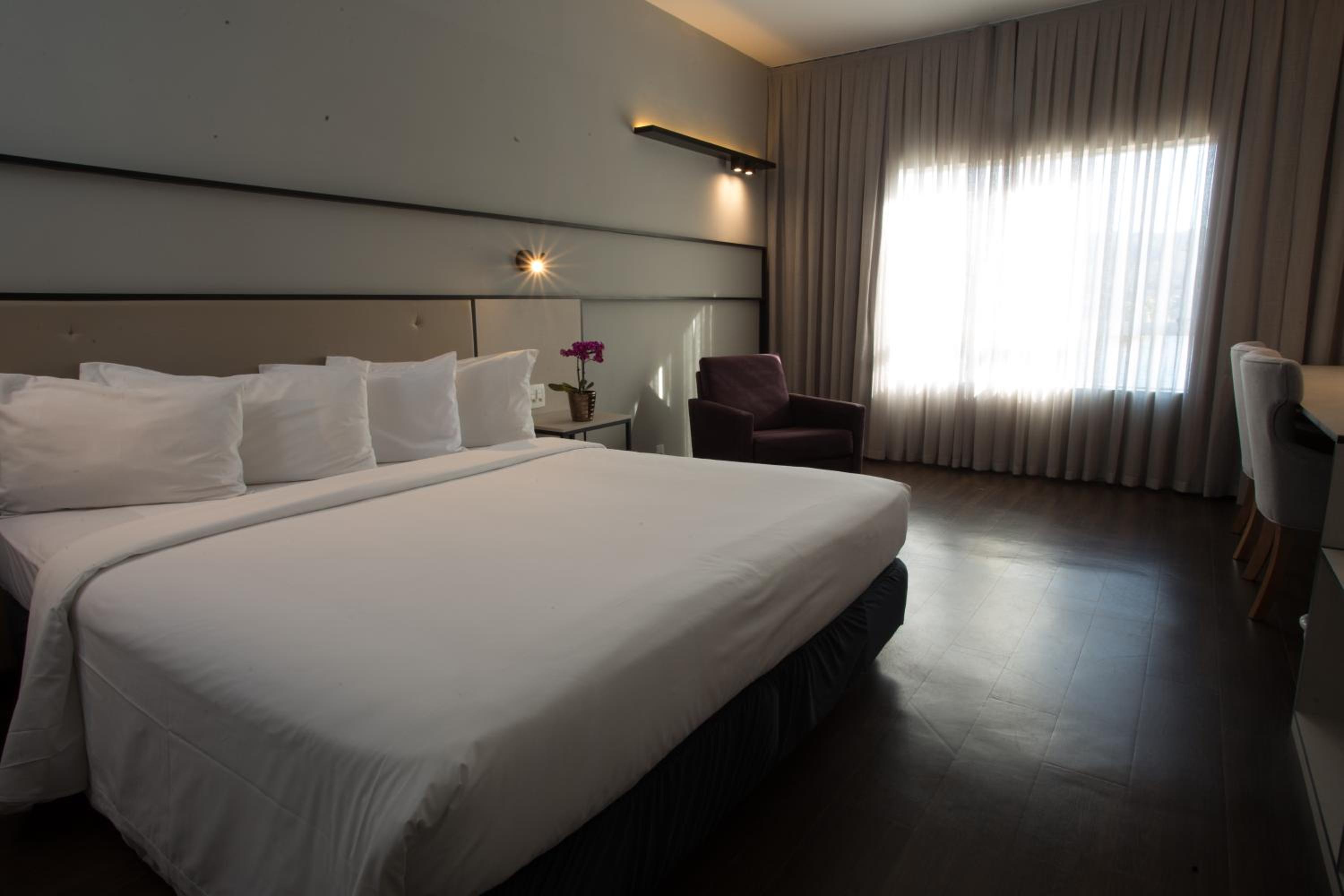 Deluxe Queen Room photo 2
