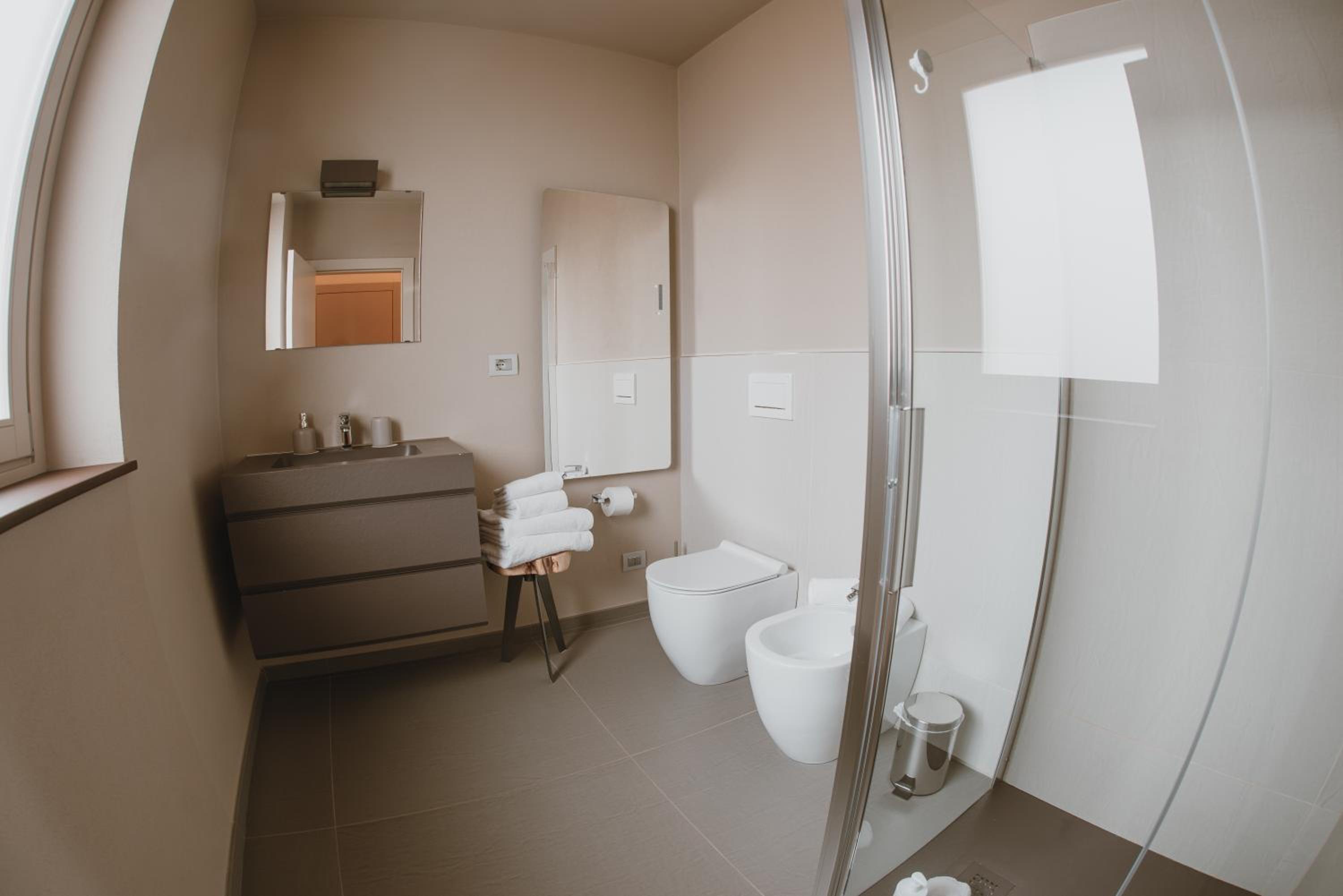 Deluxe Double Room with Balcony photo 3
