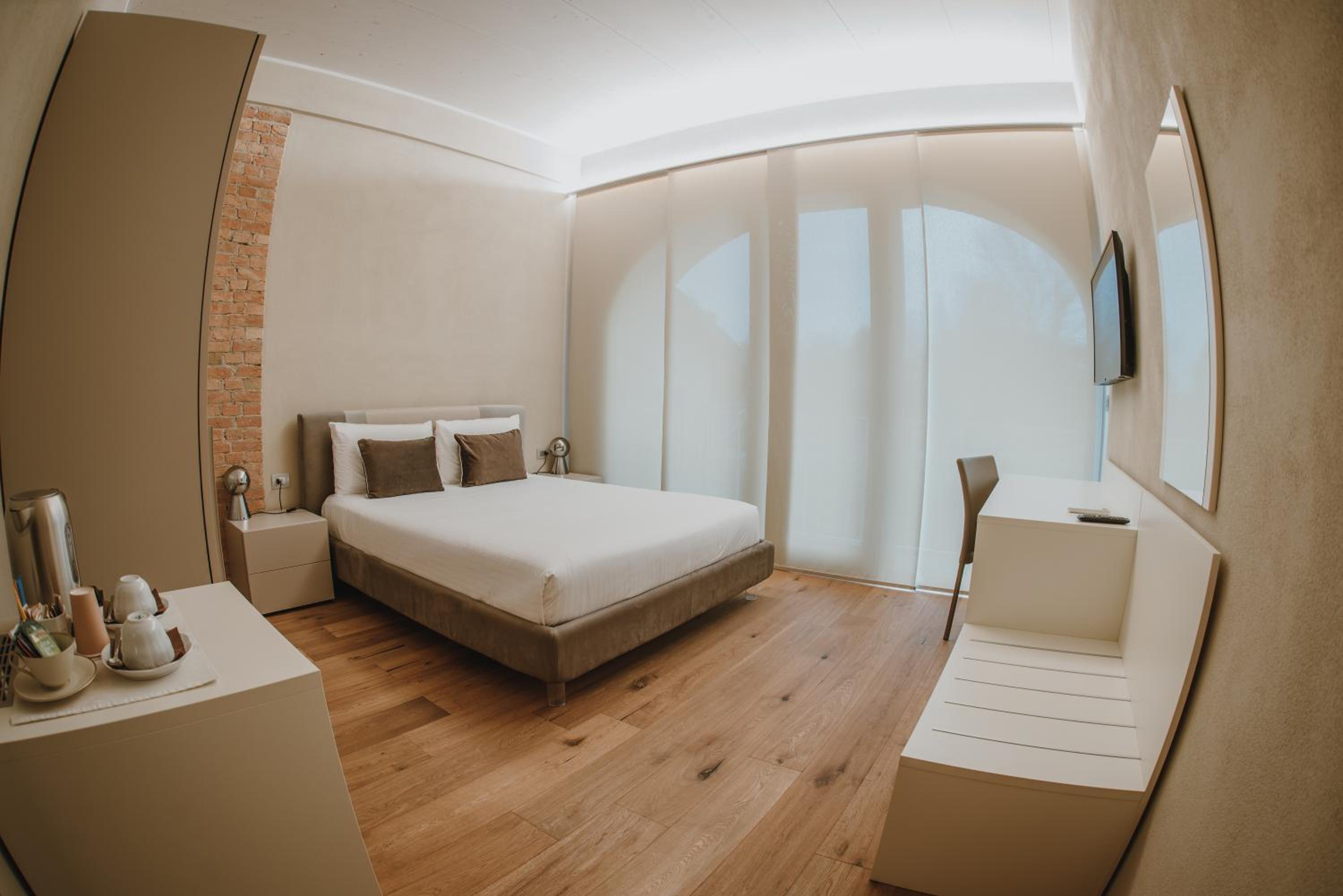Deluxe Double Room with Balcony photo 1
