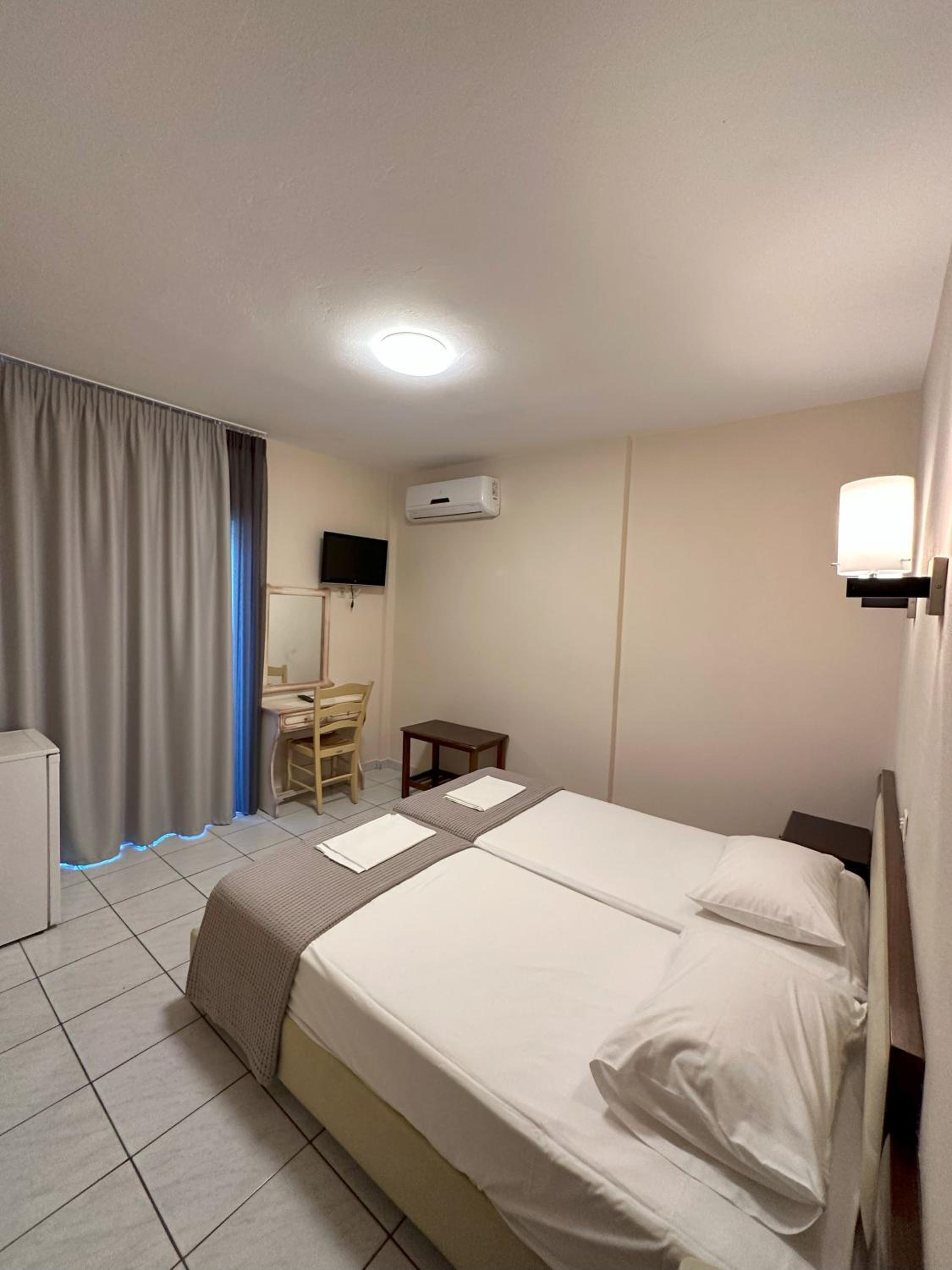 Twin Room with Sea View photo 2