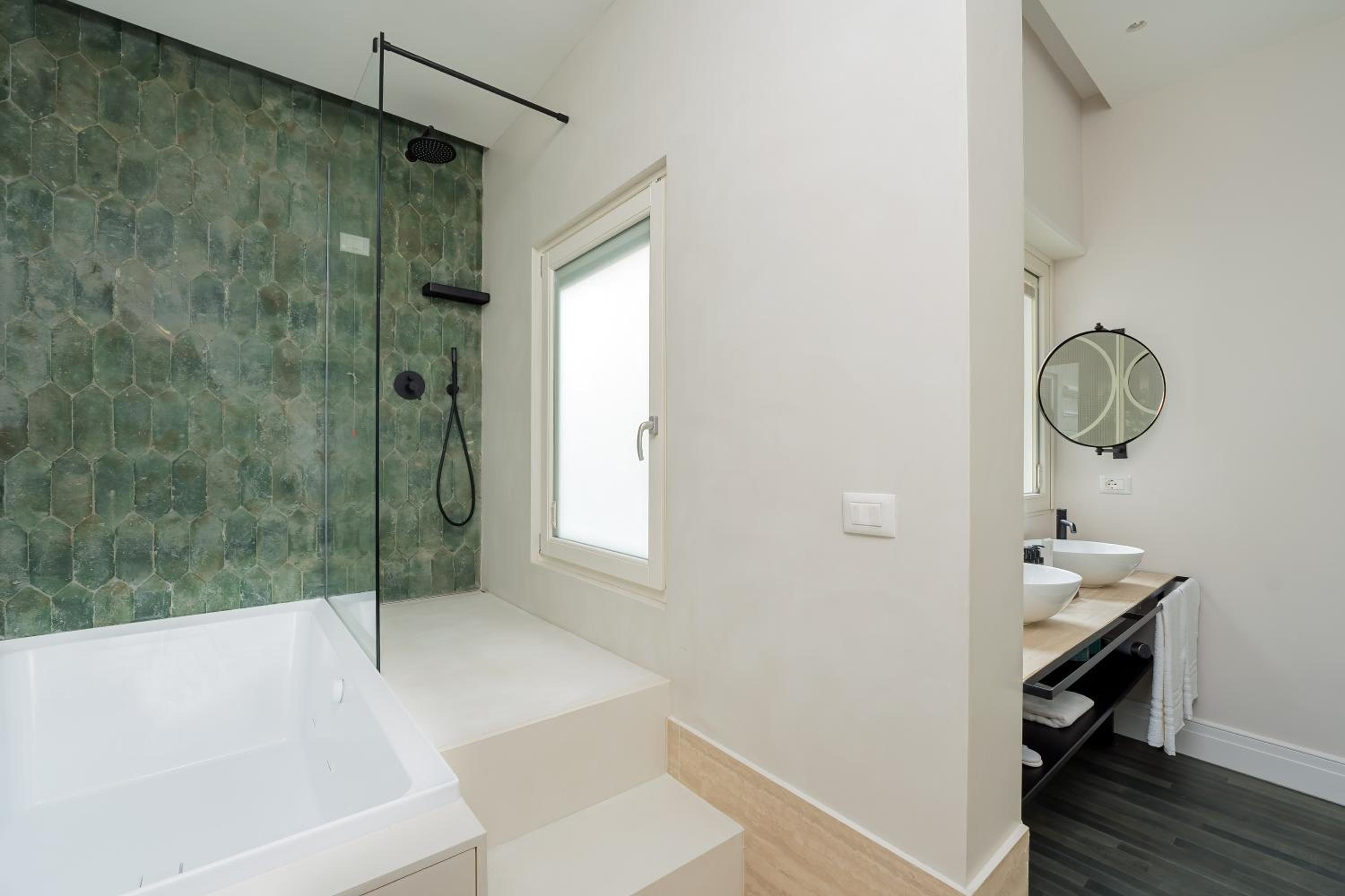 Suite with Spa Bath photo 3