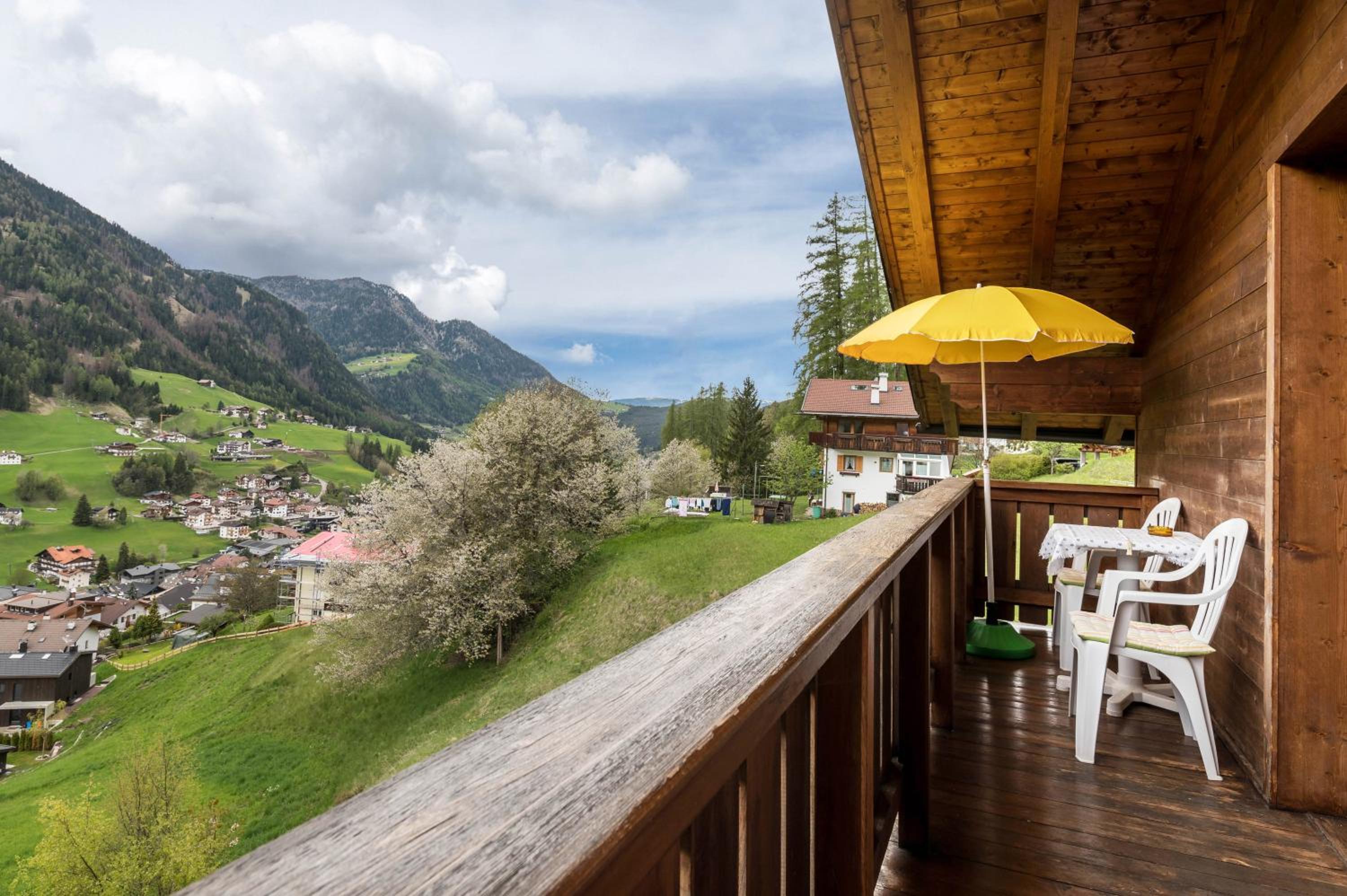 Three-Bedroom Premium Apartment with Balcony photo 3