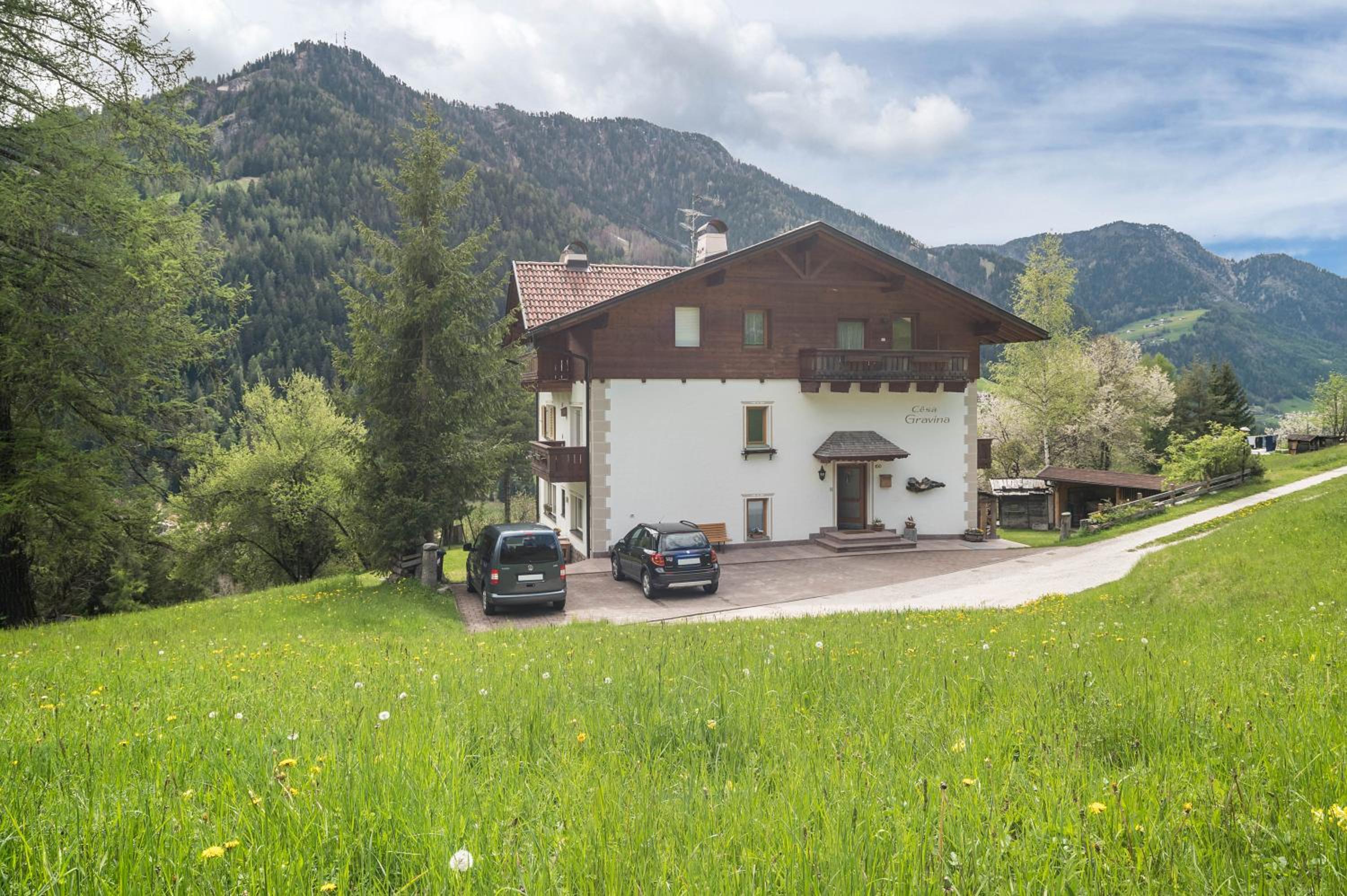 Three-Bedroom Premium Apartment with Balcony photo 2