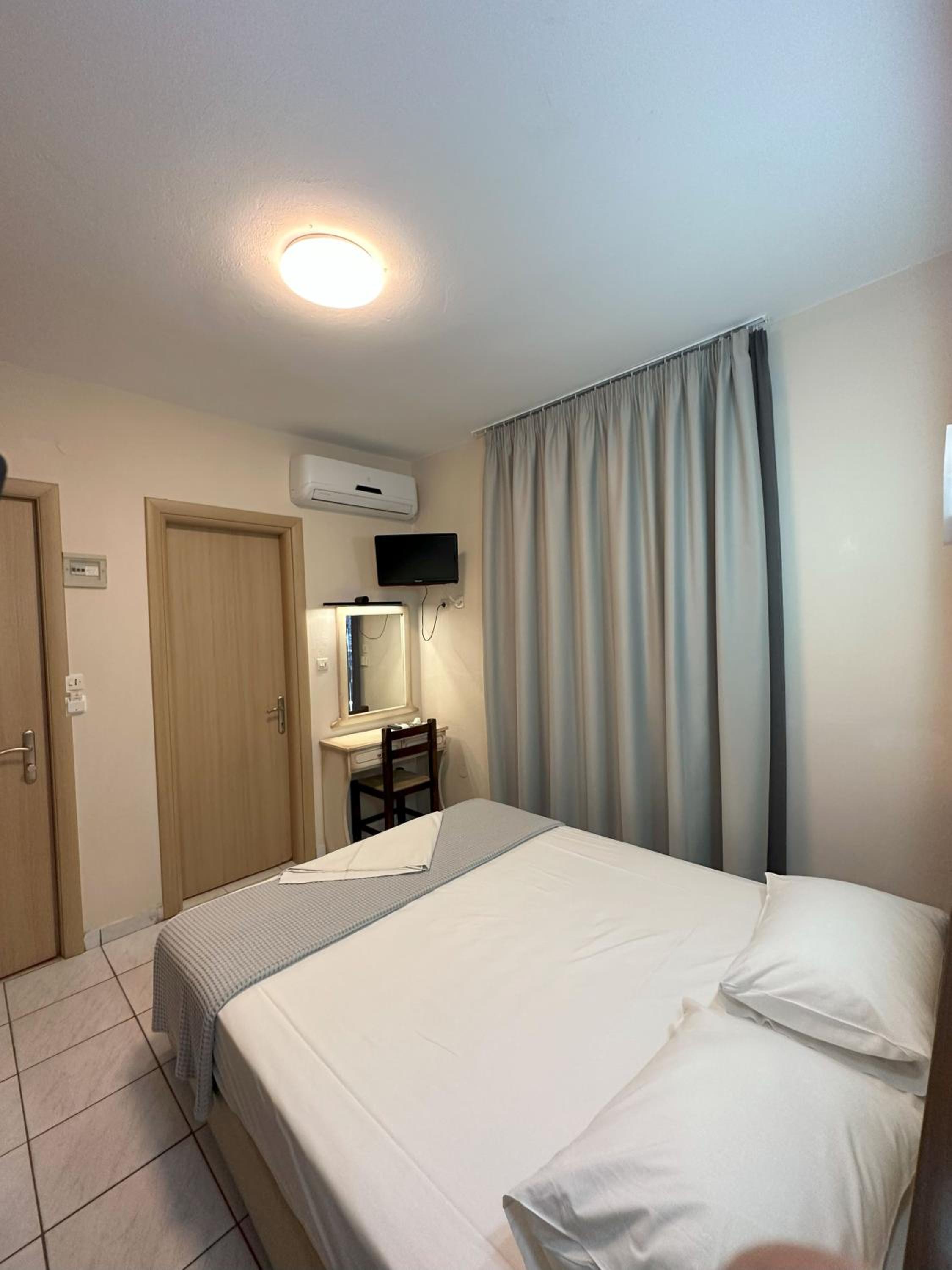 Budget Single Room photo 2