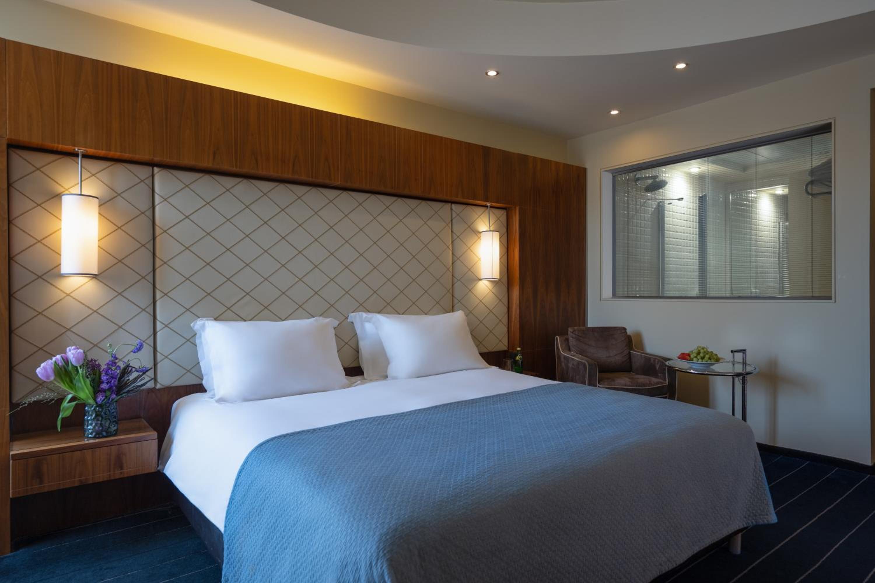 Executive Room - Photo 1