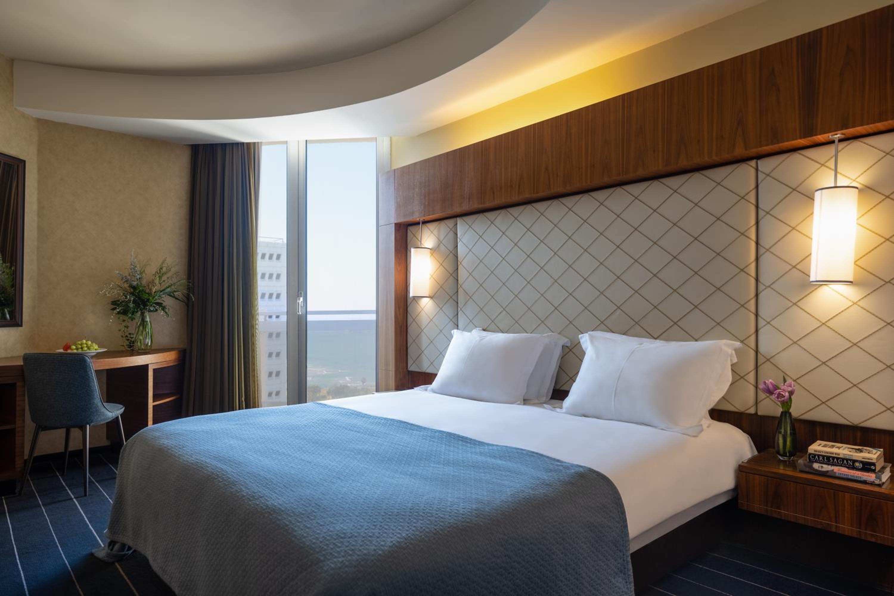 Executive Room - Photo 3