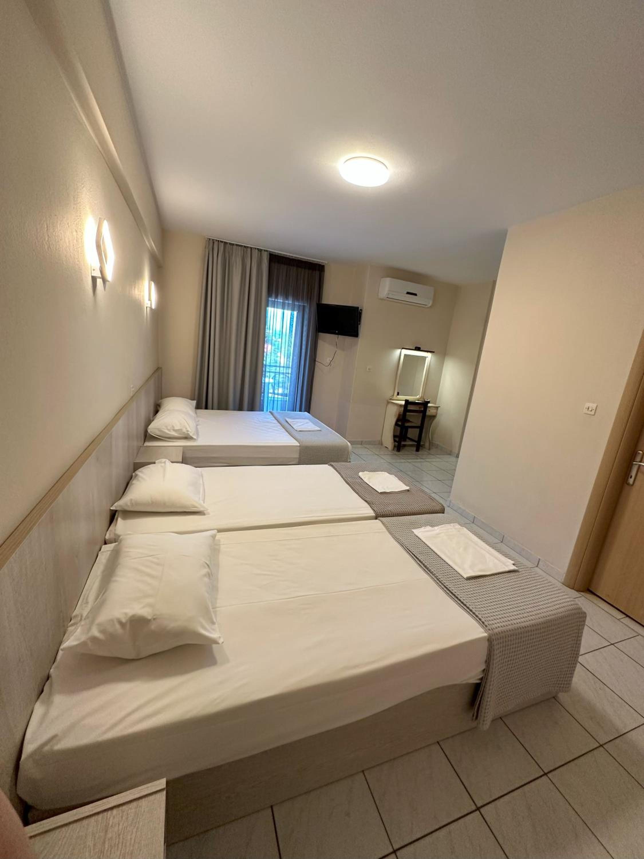 Quadruple Room with Mountain View photo 2