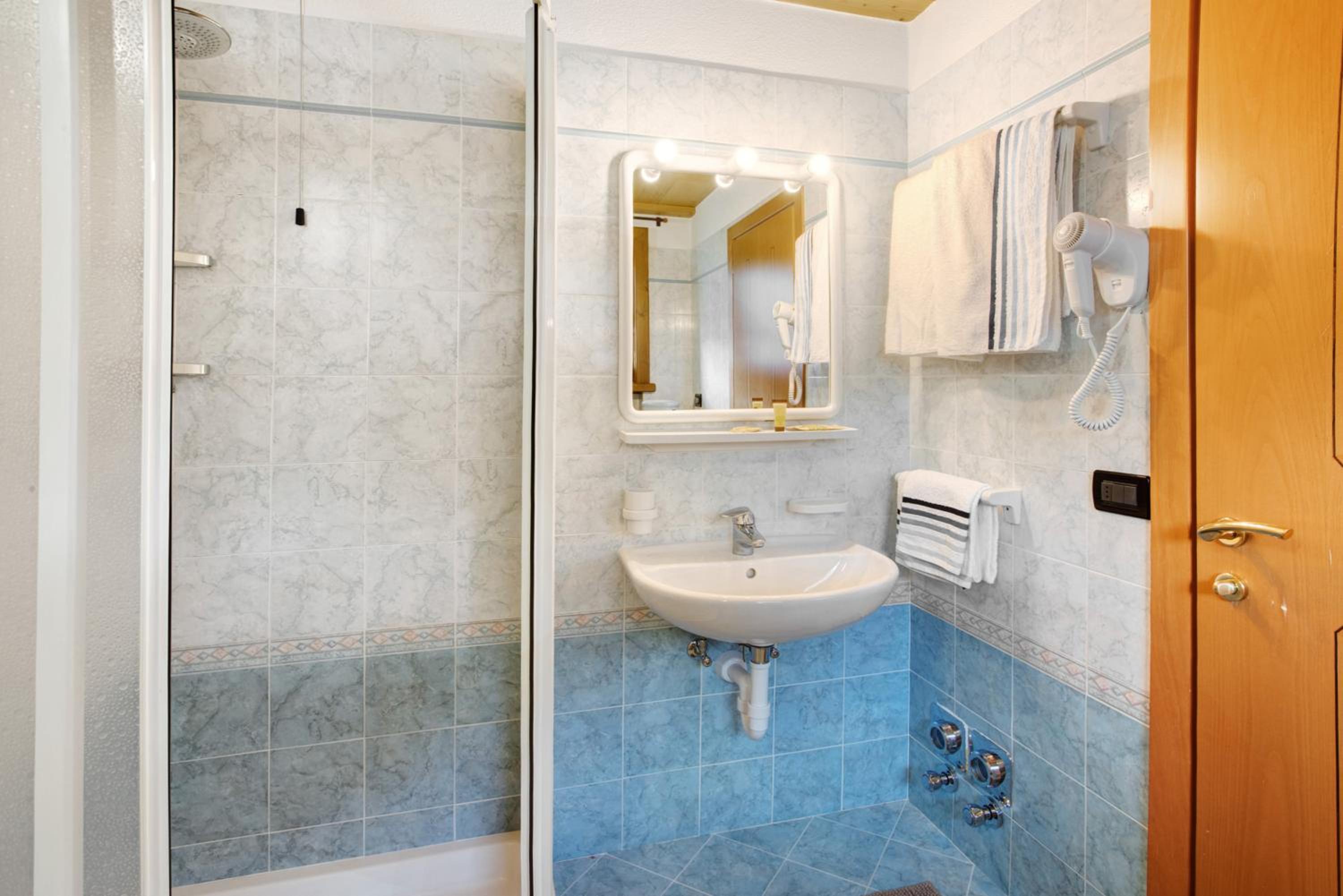 Two-Bedroom Deluxe Apartment with Garden View photo 2