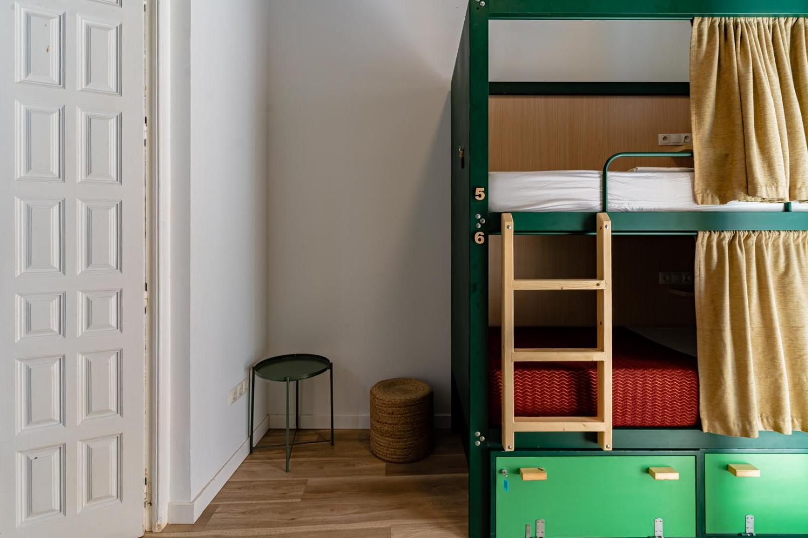 Bed in 8-Bed Mixed Dormitory Room with Balcony thumbnail 5