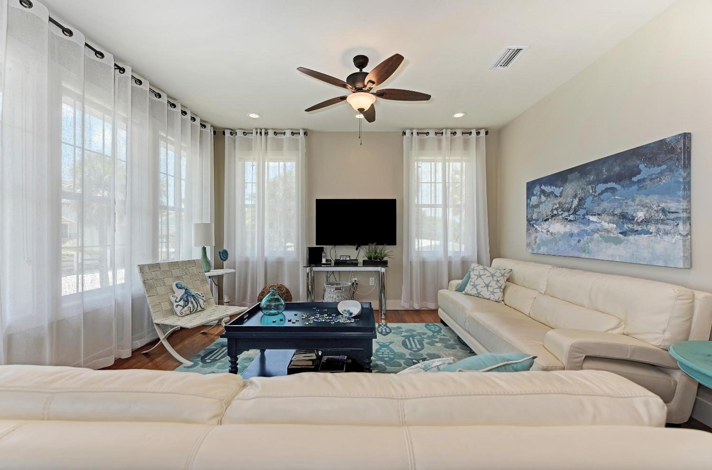 Six-Bedroom House photo 1