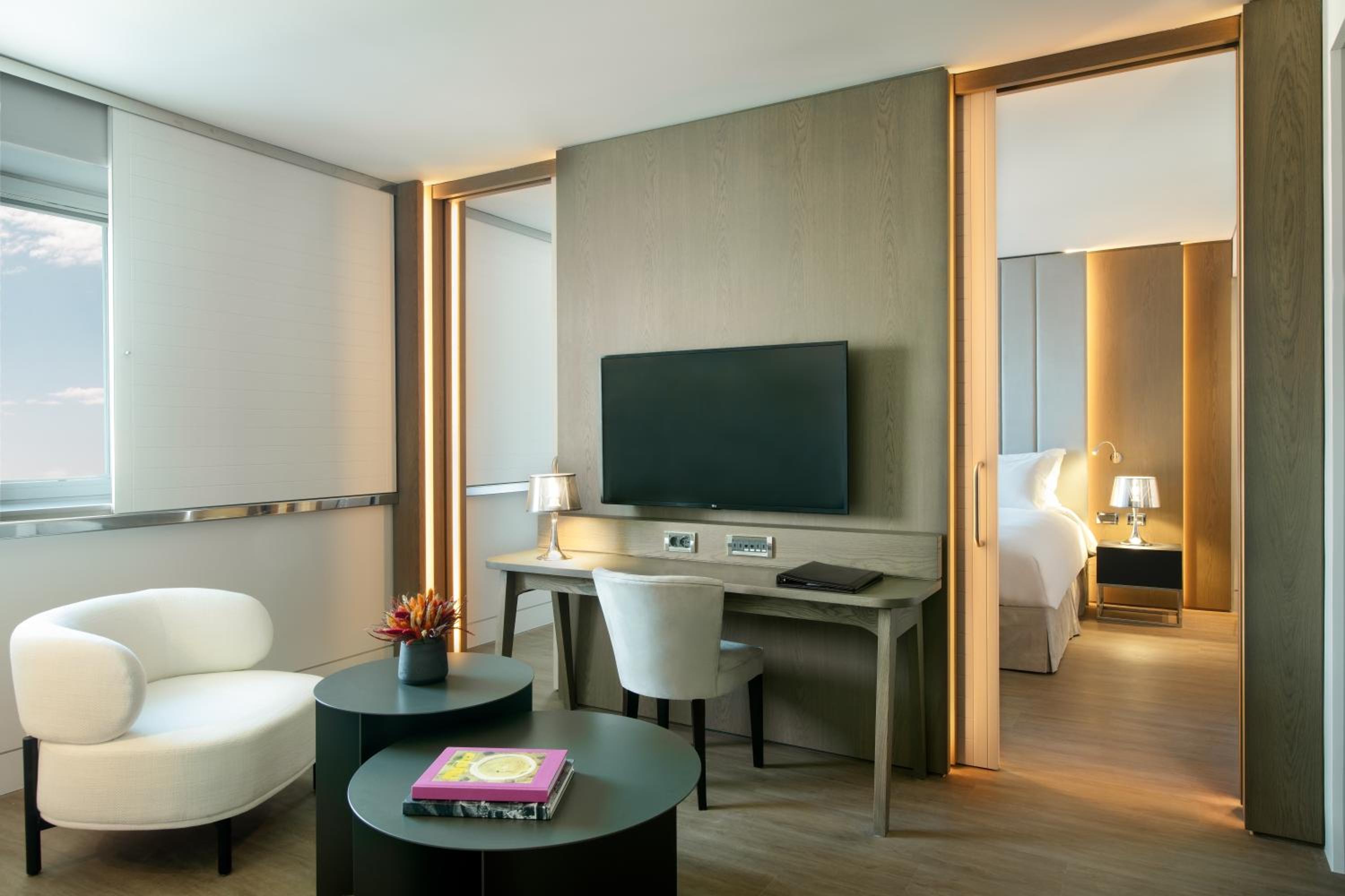 Club King Suite - Lounge Access