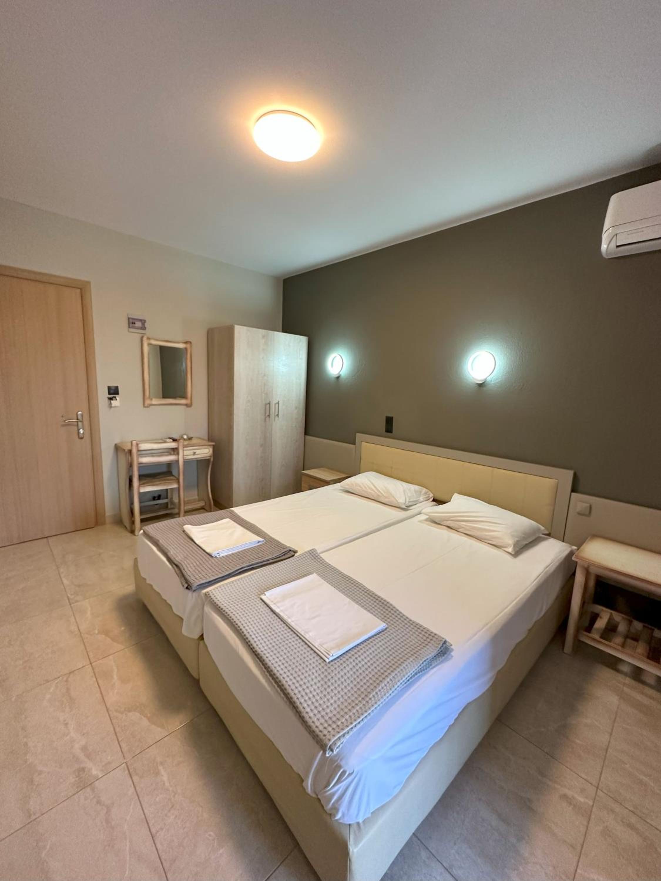 Deluxe Double Room photo 2