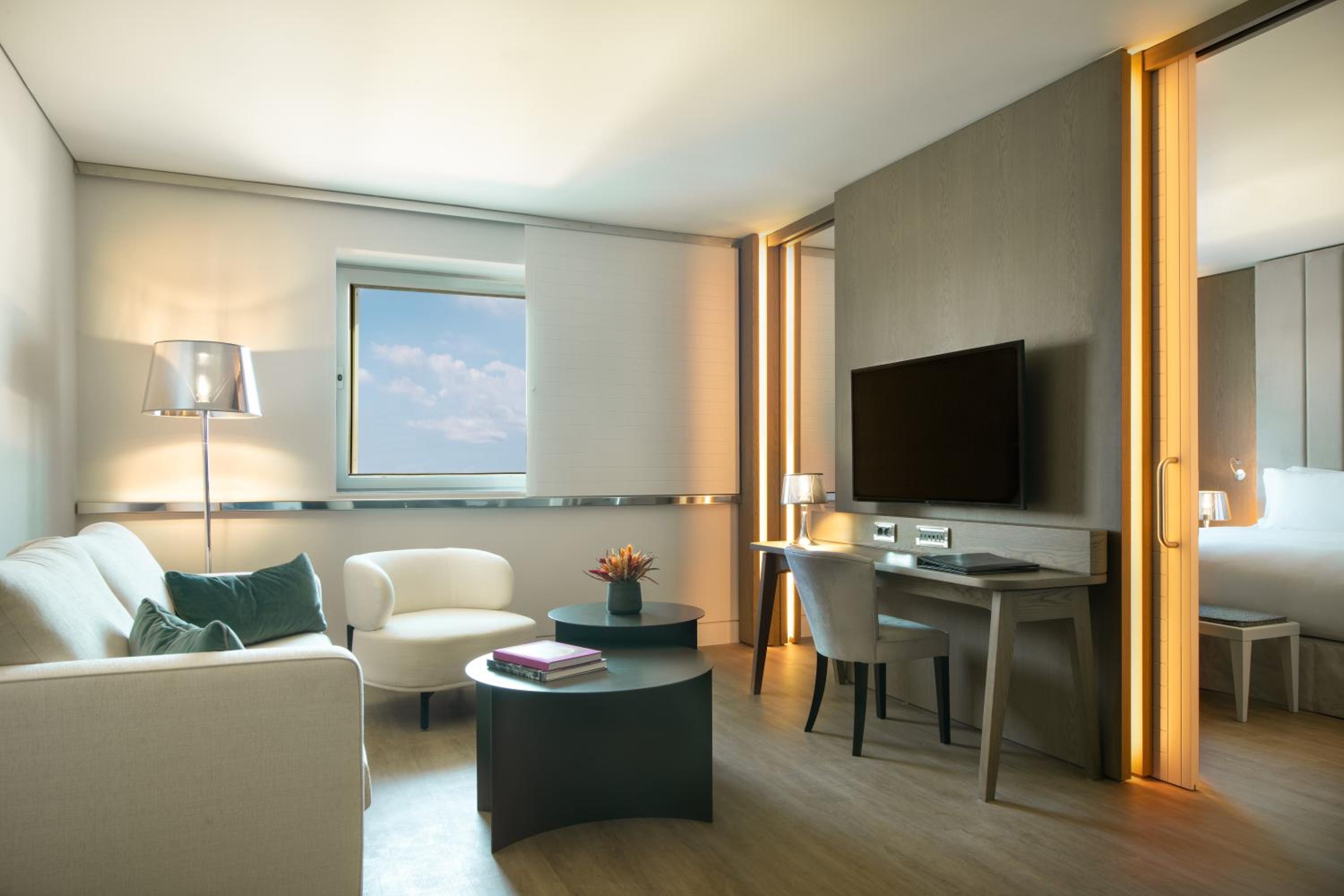Club King Suite - Lounge Access - Photo 15
