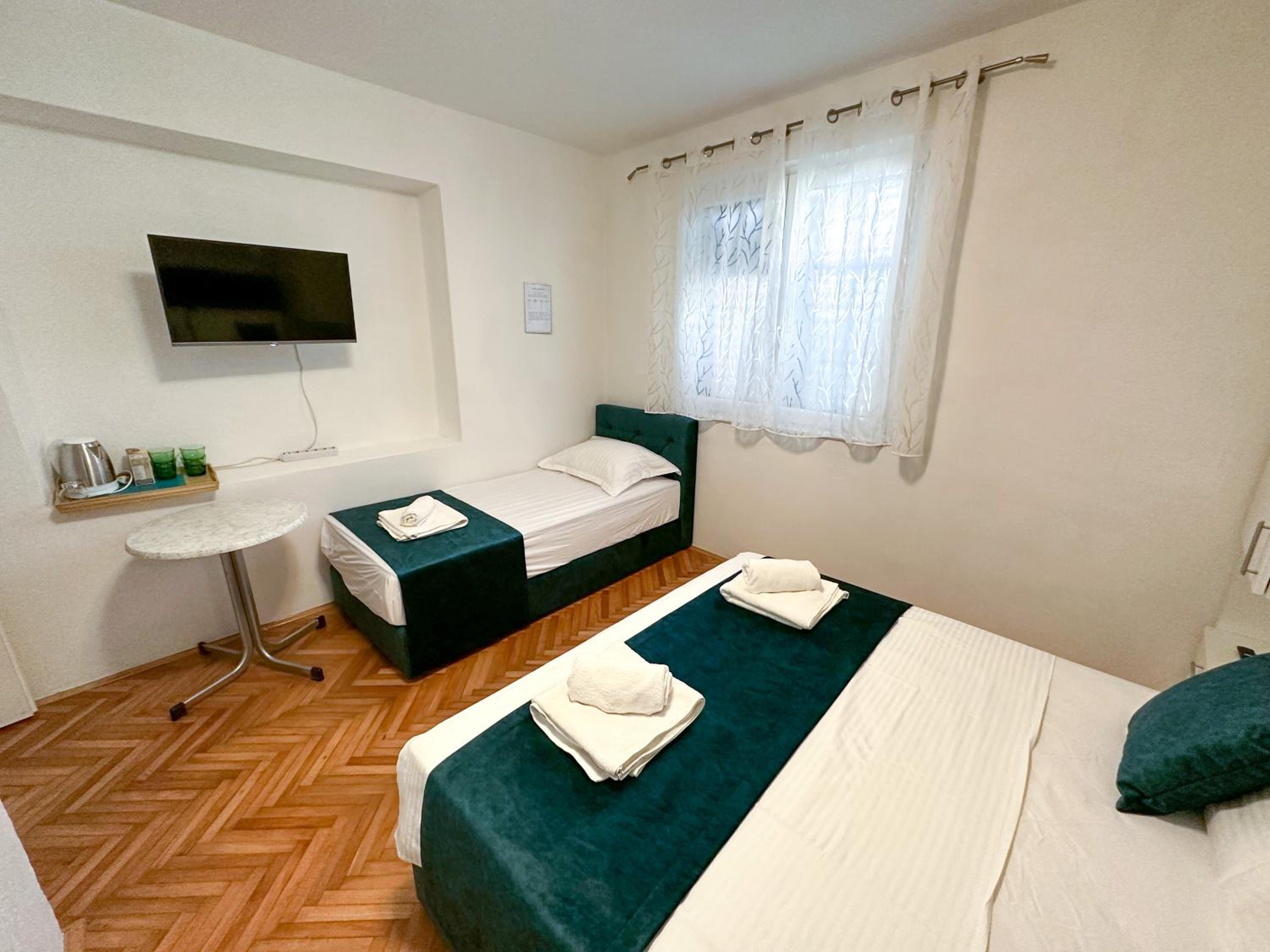 Basic Triple Room photo 3