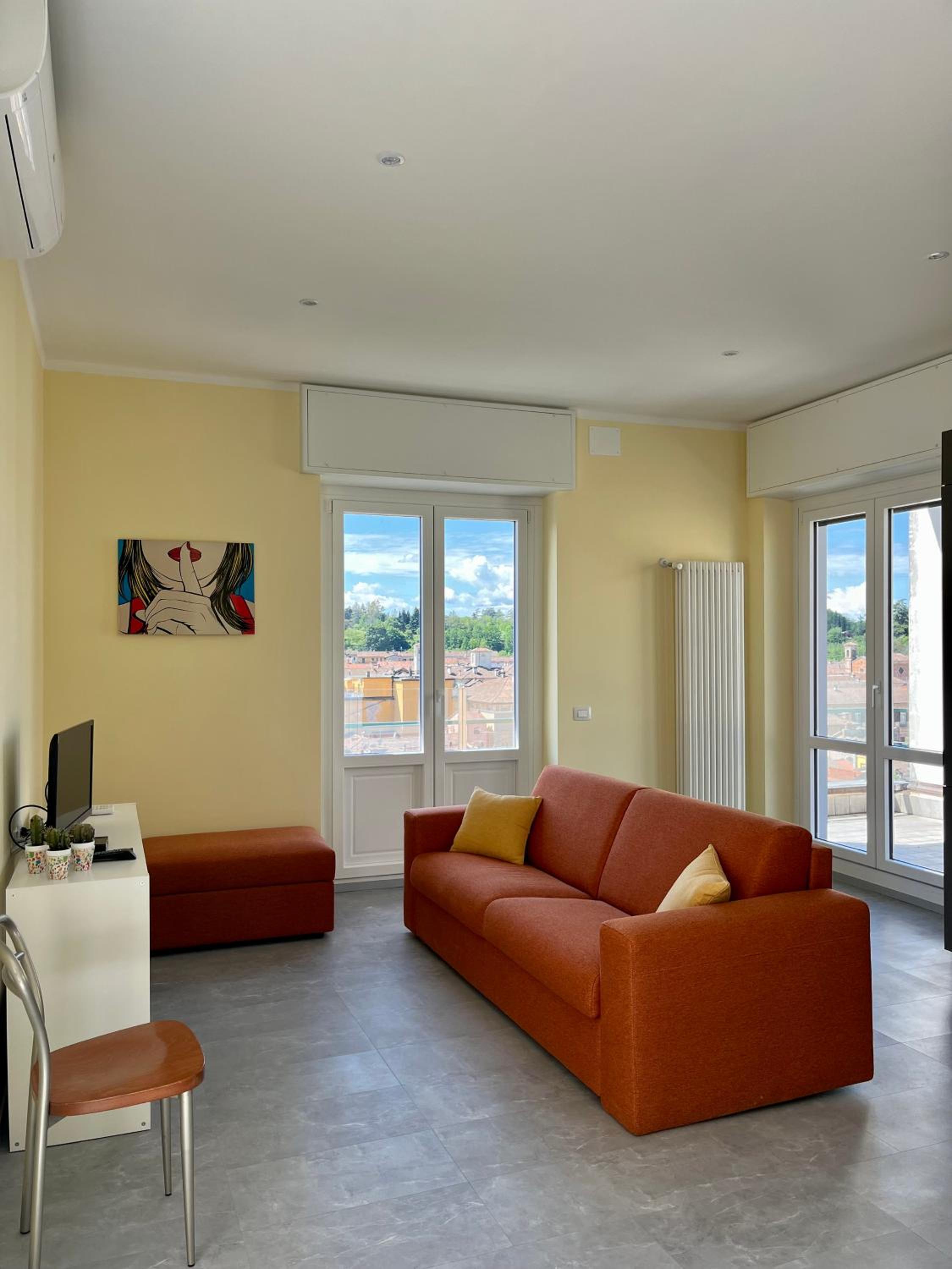 One-Bedroom Apartment photo 1