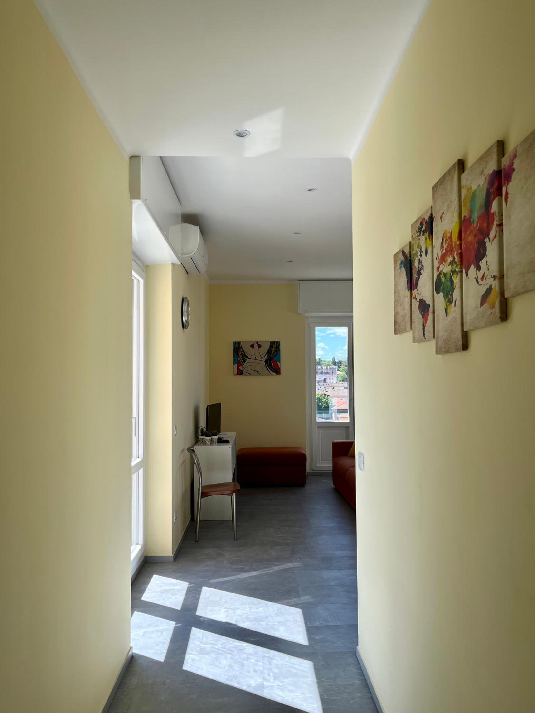 One-Bedroom Apartment photo 2