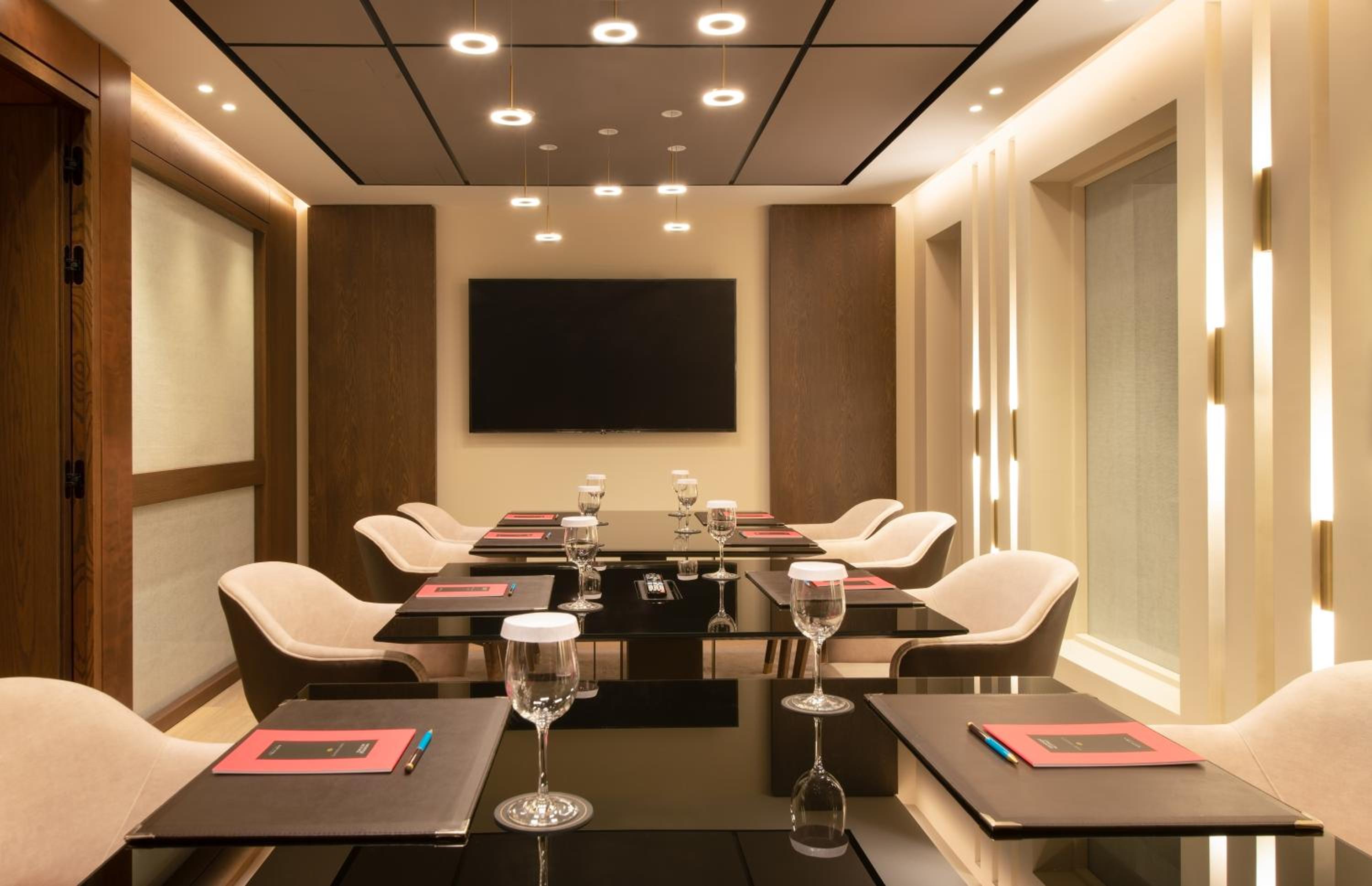 Club King Suite - Lounge Access
