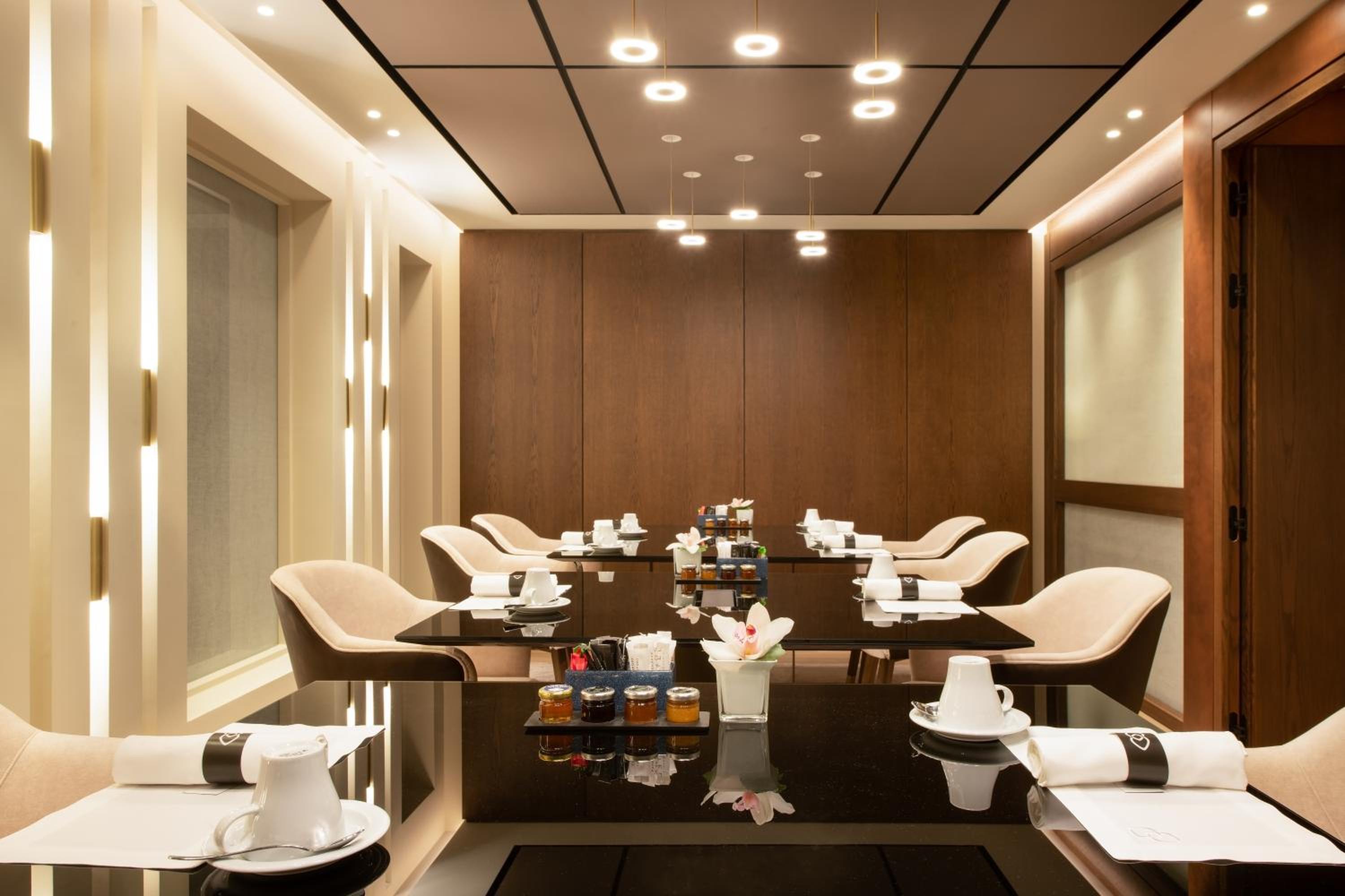 Club King Suite - Lounge Access thumbnail 6